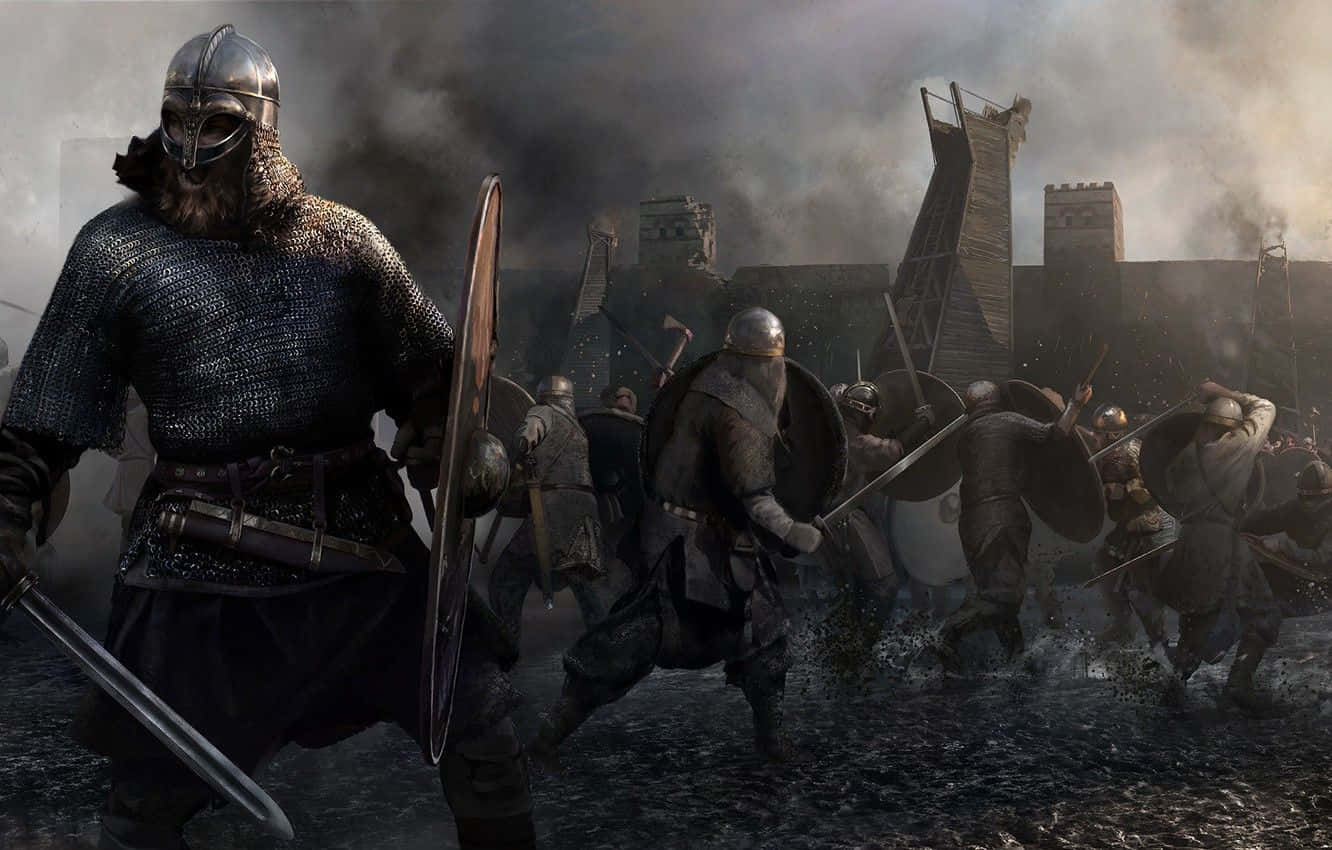 Best Total War Attila 桌布 壁紙 — 身穿鎖子甲的維京戰士在煙霧瀰漫的天空下，於泥濘的戰場上激烈交鋒。