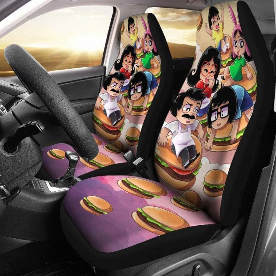 Family Car 桌布 壁紙 — 車內裝有訂製座椅套，以夕陽為背景，展示巨型漢堡內的 Bob's Burgers 角色。