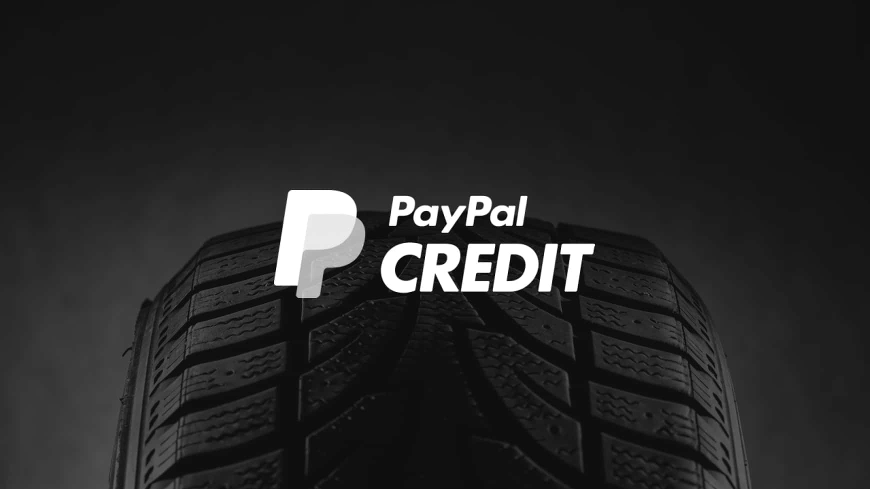 PayPal 桌布 壁紙 — 輪胎特寫，PayPal Credit 標誌以白色突出顯示在深色背景上。