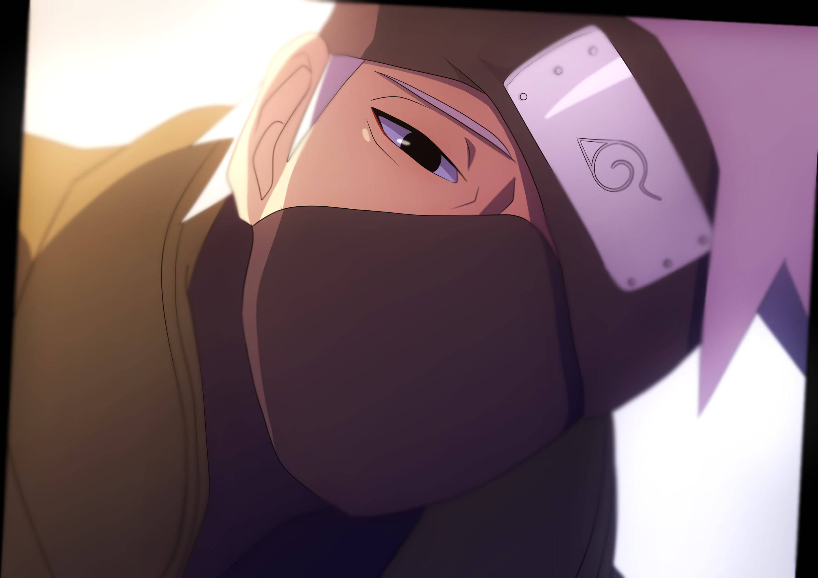 kakashi pfp 桌布 壁紙 — 近距離動畫肖像，一個戴面具的忍者，紫色頭髮和頭帶，在溫暖的背光下。