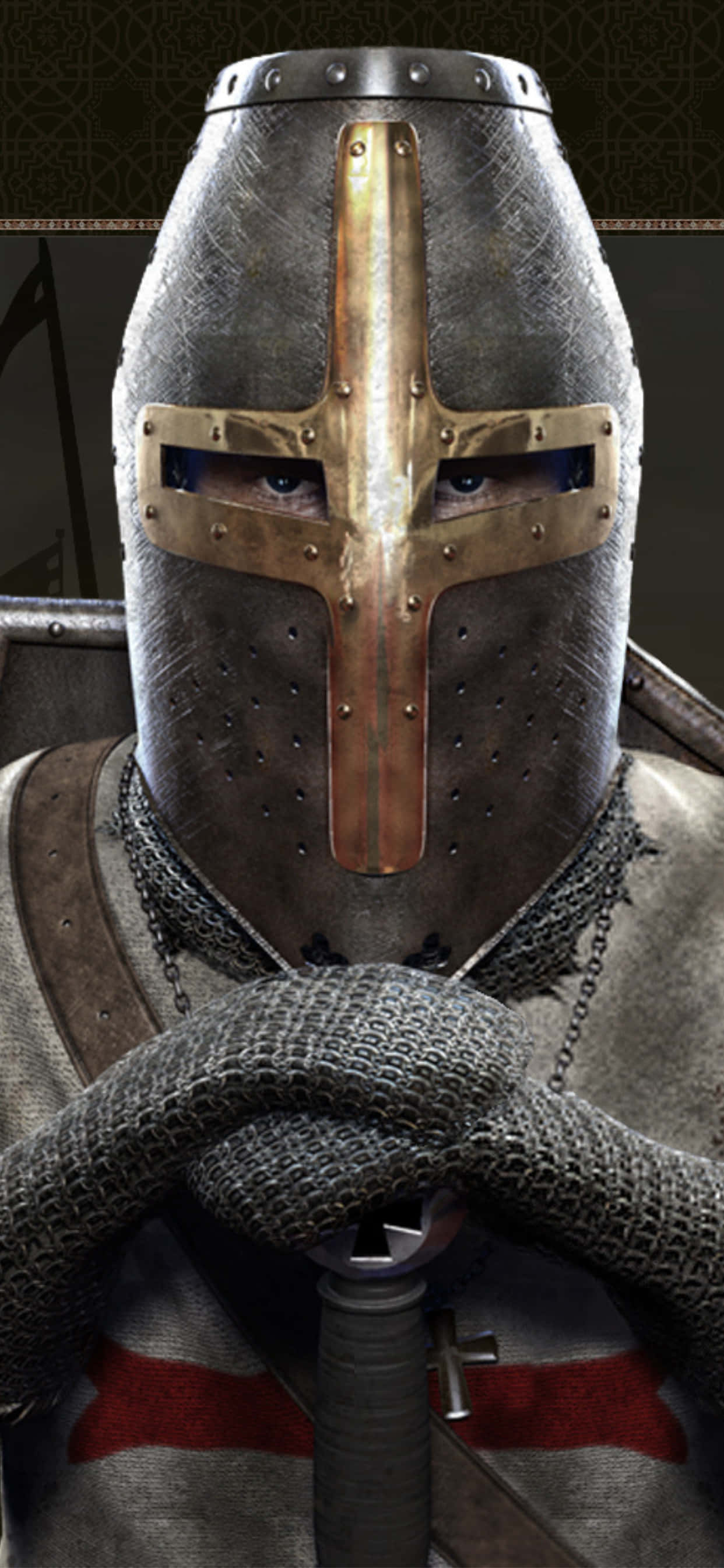iPhone Xs Max Total War Attila 桌布 壁紙 — 近距離拍攝一名戴著細節豐富、帶有鉚接黃銅面罩的頭盔的騎士，手持劍柄。