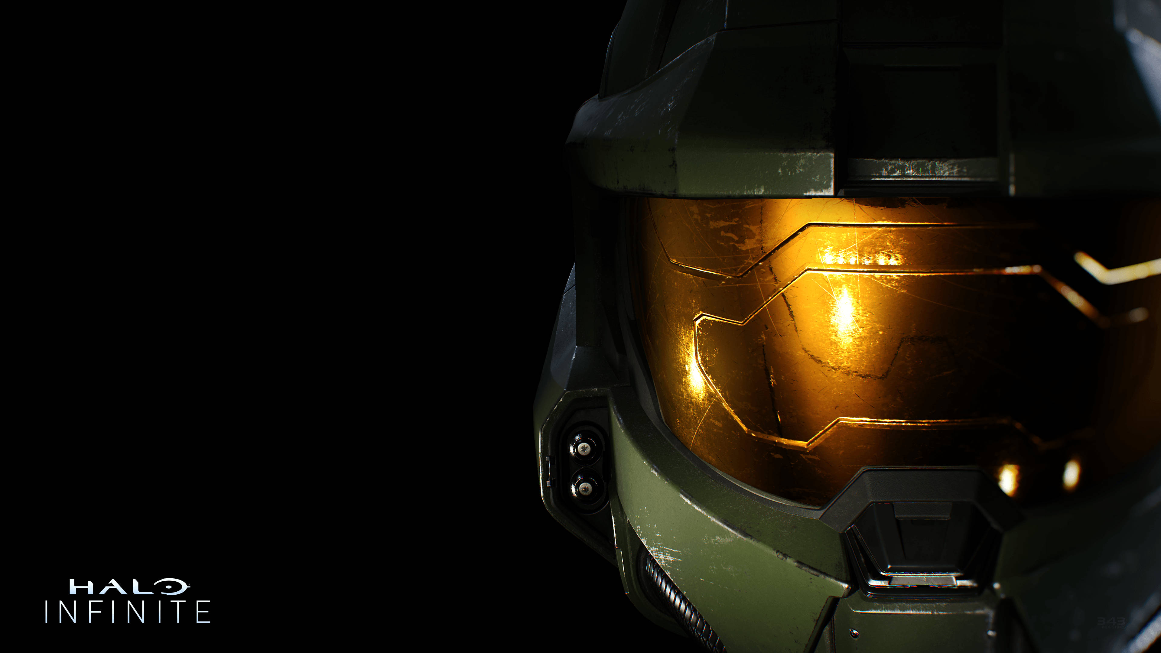 Halo Infinite 4K 桌布 壁紙 — 近距離拍攝的Master Chief頭盔，帶有發光橙色面罩，背景為黑色。