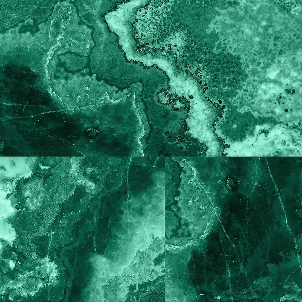 Green Marble 桌布 壁紙 — 近距離拍攝的豐富翡翠綠色大理石，帶有漩渦狀紋理和斑點質感，以四格佈局呈現。