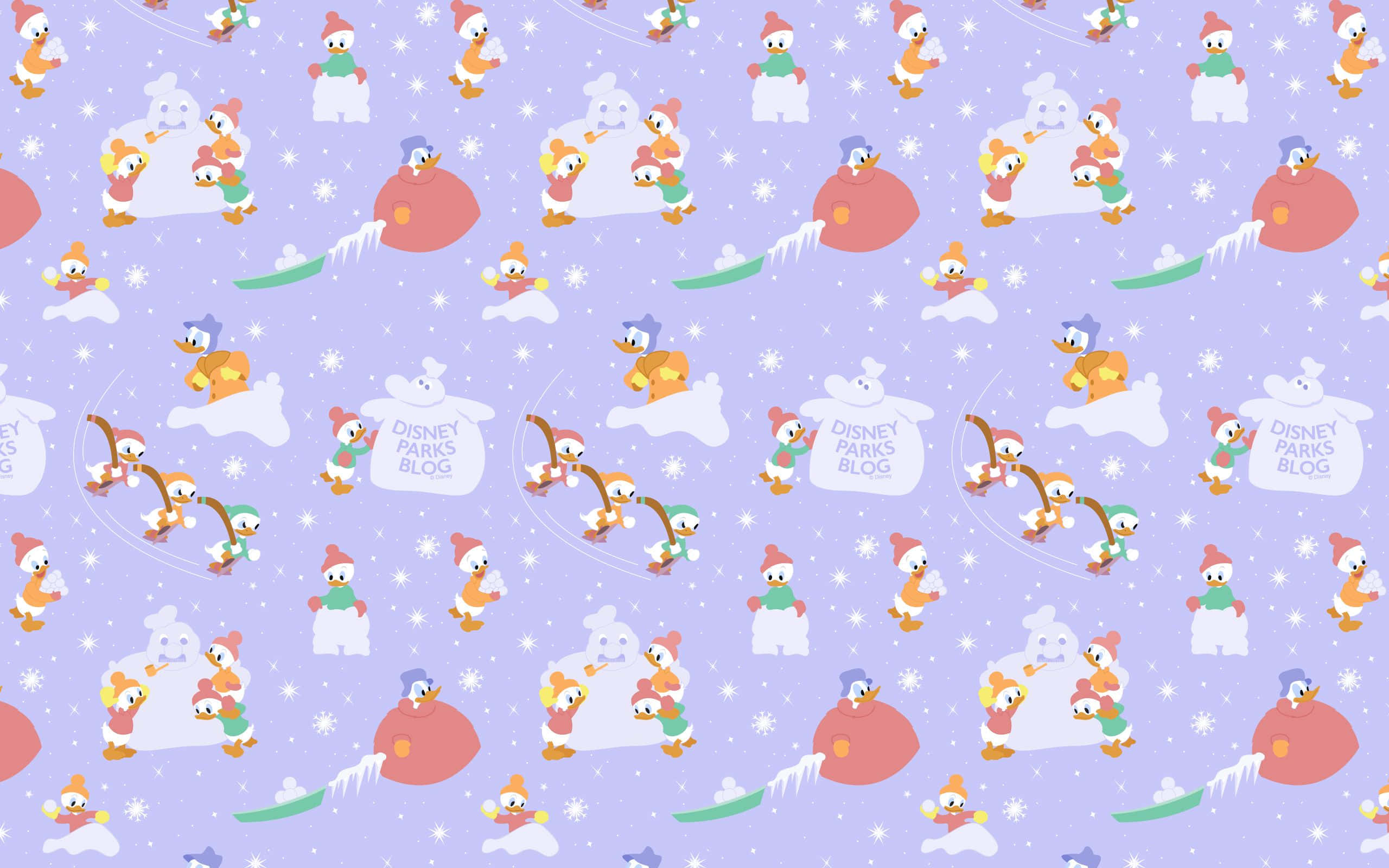 Disney Christmas iPad 桌布 壁紙 — 迪士尼角色在淺紫色背景上與雪人和雪橇一起玩雪，雪花飄落。