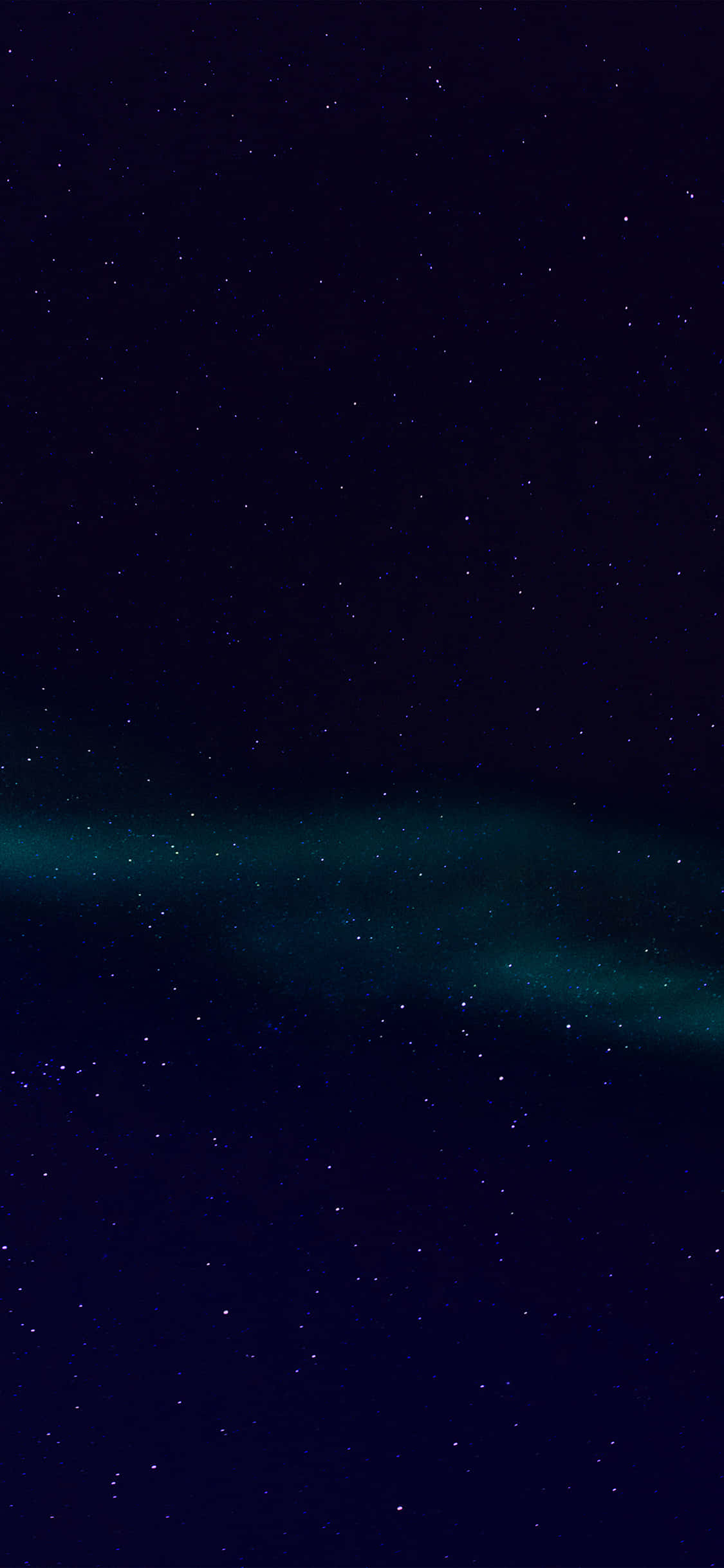 深色 iPhone 桌布 壁紙 — 迷人的北極光在繁星點點的夜空中閃耀著充滿活力的青綠色。