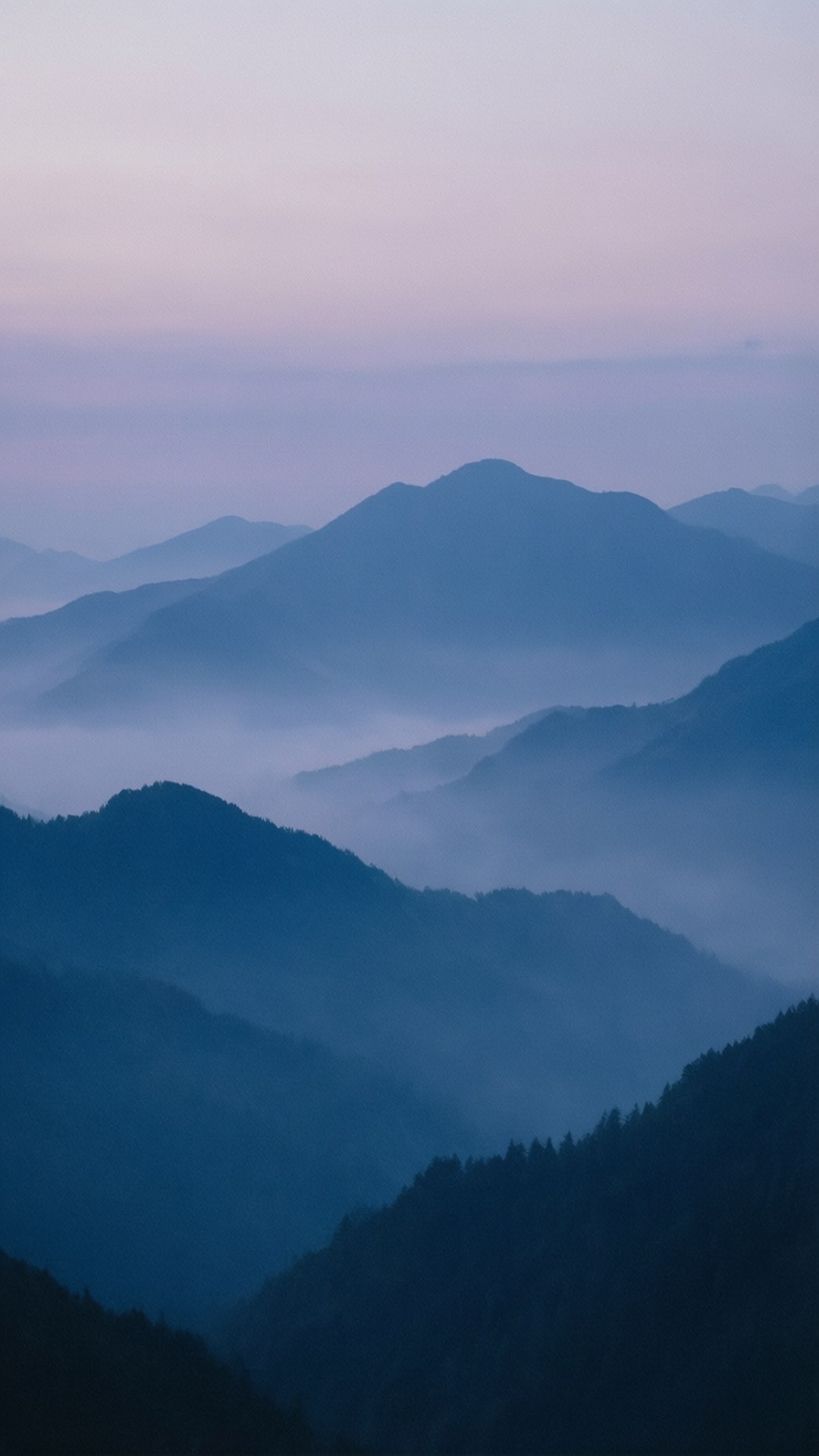 迷霧山巒晨曦 壁紙