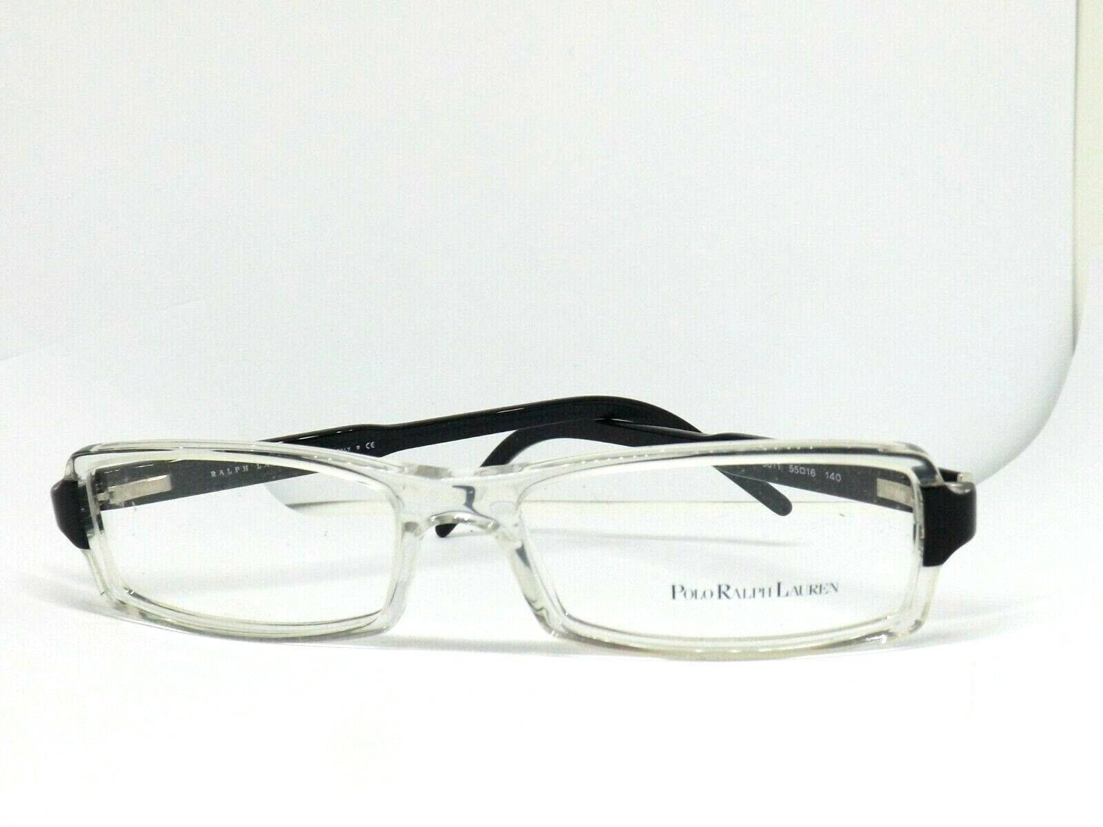 品牌 桌布 壁紙 — 透明框 Polo Ralph Lauren 眼鏡，黑色鏡腿，放置在純白表面上。