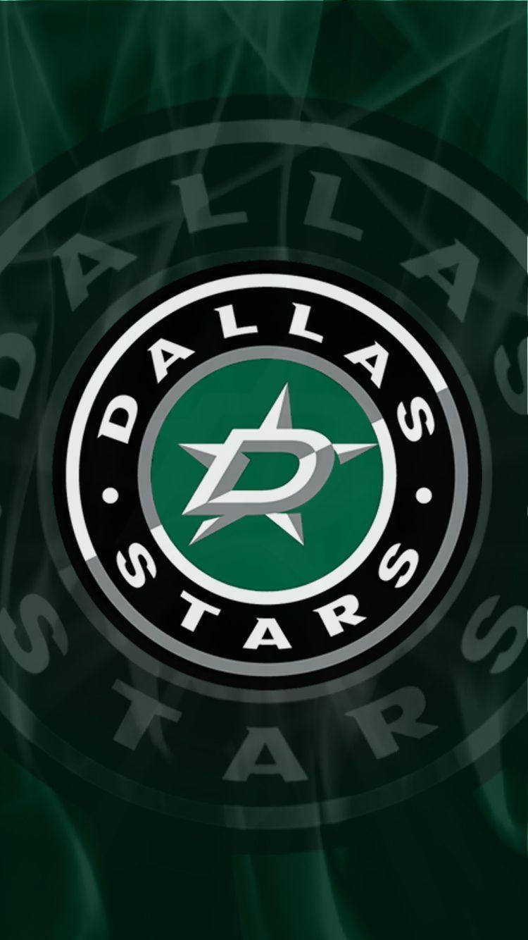 Dallas Stars 桌布 壁紙 — 達拉斯星隊NHL標誌居中於深綠色煙霧背景上，帶有褪色的圓形文字。