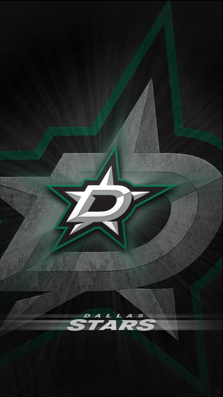 Dallas Stars 桌布 壁紙 — 達拉斯星隊標誌在深色紋理背景上，以金屬銀色和綠色閃耀，並帶有發光的星爆射線。