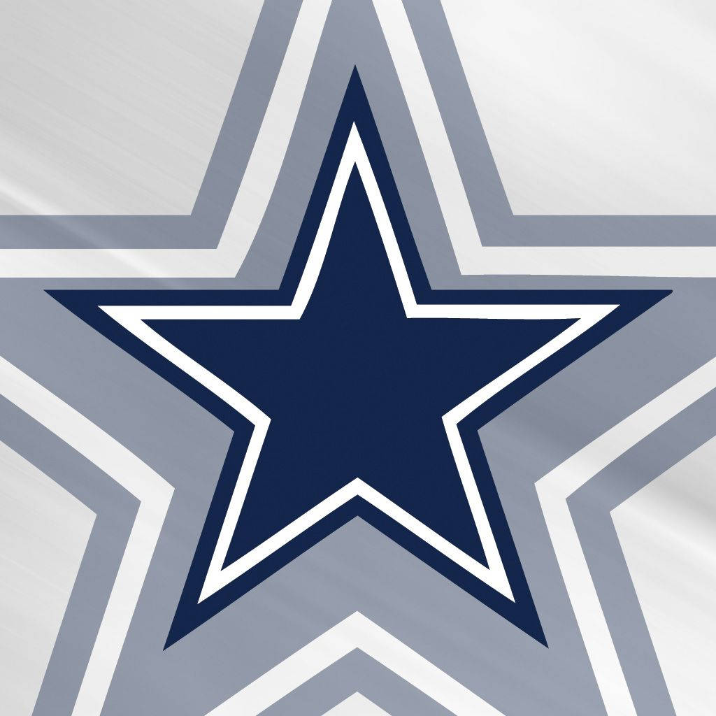 Dallas Cowboys Logo 桌布 壁紙 — 達拉斯牛仔隊星形標誌的特寫，背景為帶有層次灰色和白色條紋的紋理布料。