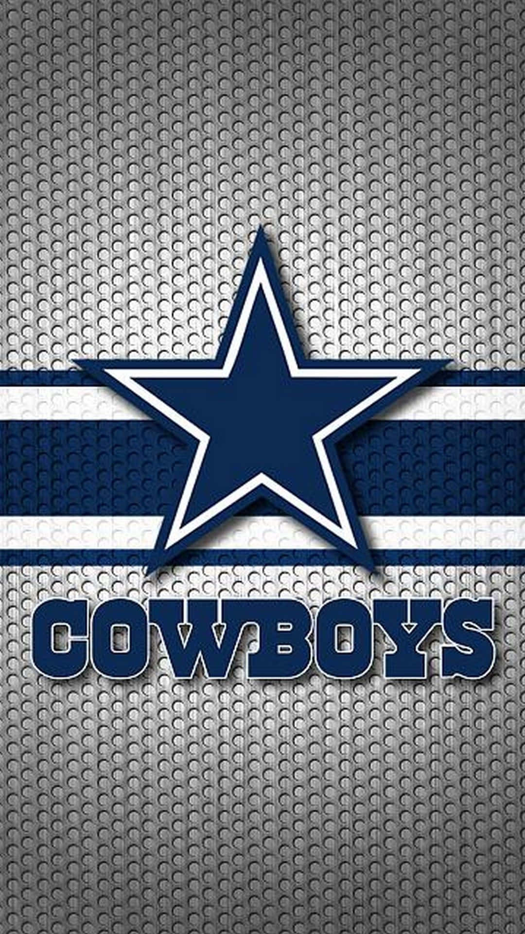 Dallas Cowboys Logo 桌布 壁紙 — 達拉斯牛仔隊標誌，帶有藍色星星和文字，位於紋理銀色背景上。