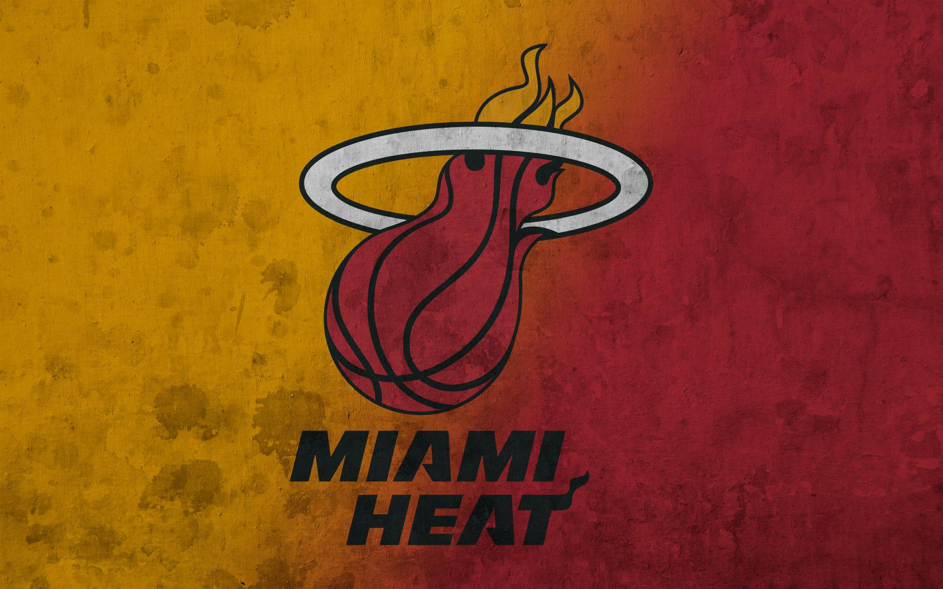 Heat 桌布 壁紙 — 邁阿密熱火標誌，籃球和火焰居中，背景為紋理黃到紅漸變色。