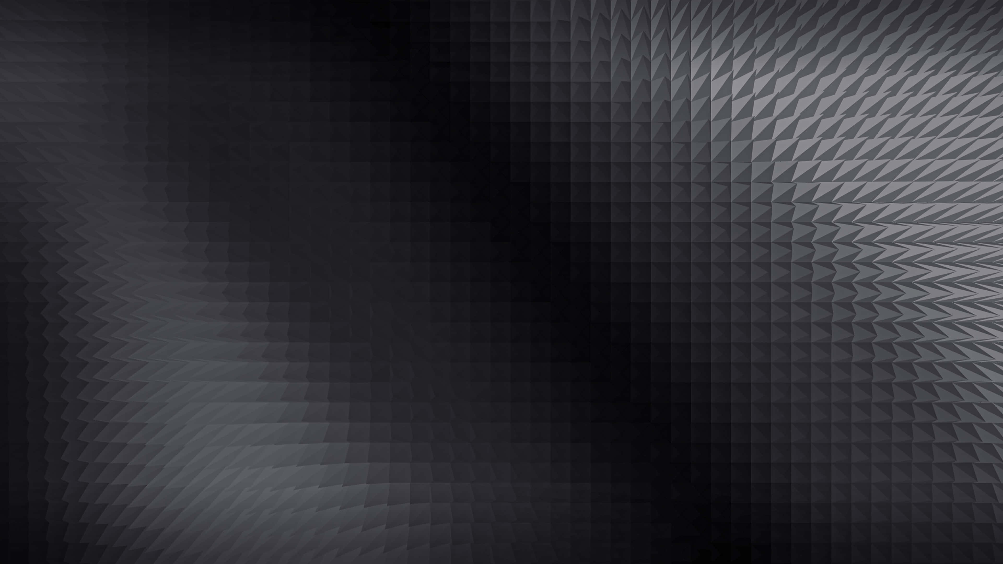 Black Gradient 桌布 壁紙 — 重複三角形切面的單色抽象圖案從深色中心向淺色邊緣輻射。