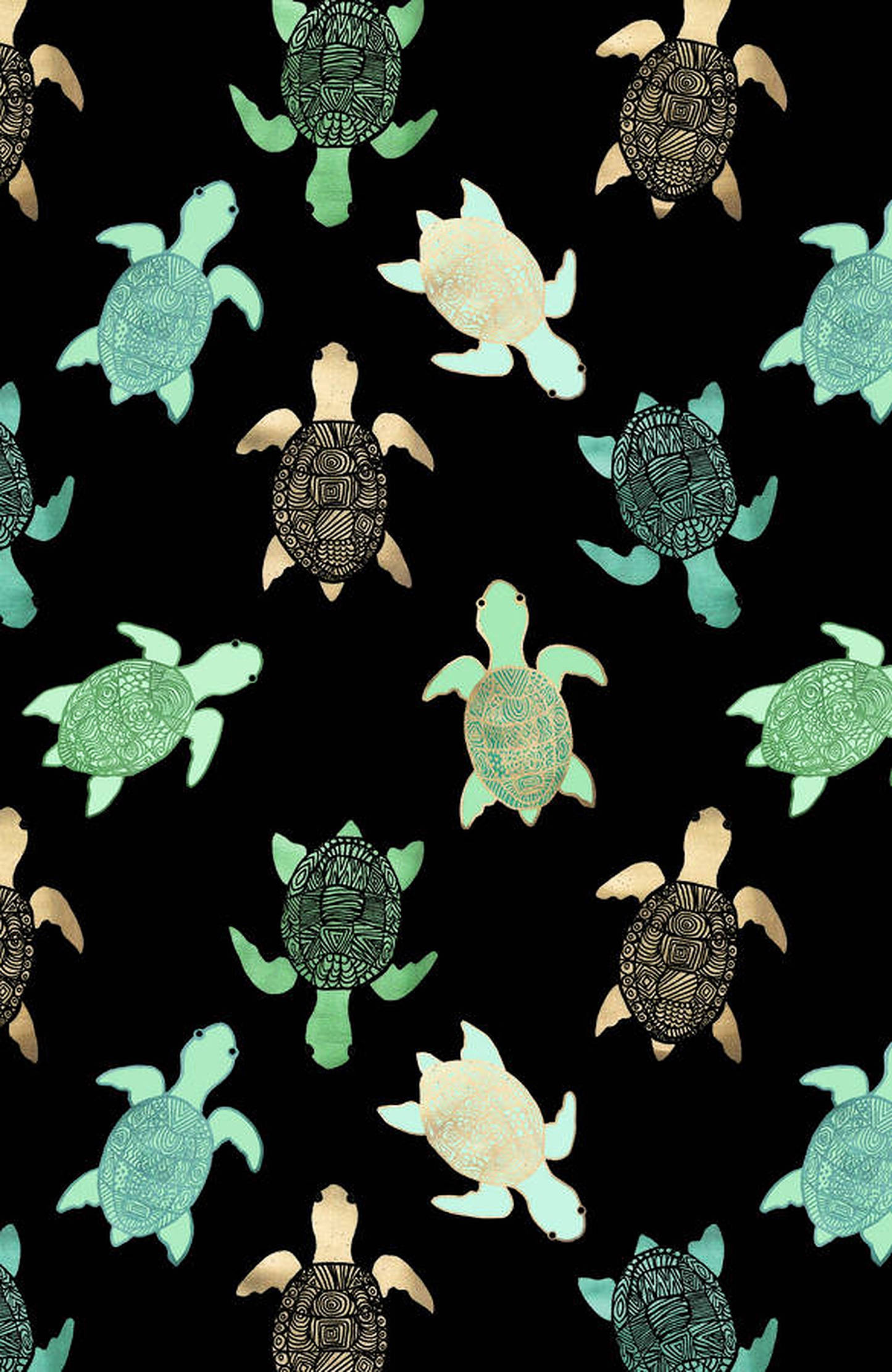 Turtle 桌布 壁紙 — 重複圖案，由風格化的海龜組成，龜殼設計精緻，採用青綠色、米色和黑色，置於純黑色背景上。