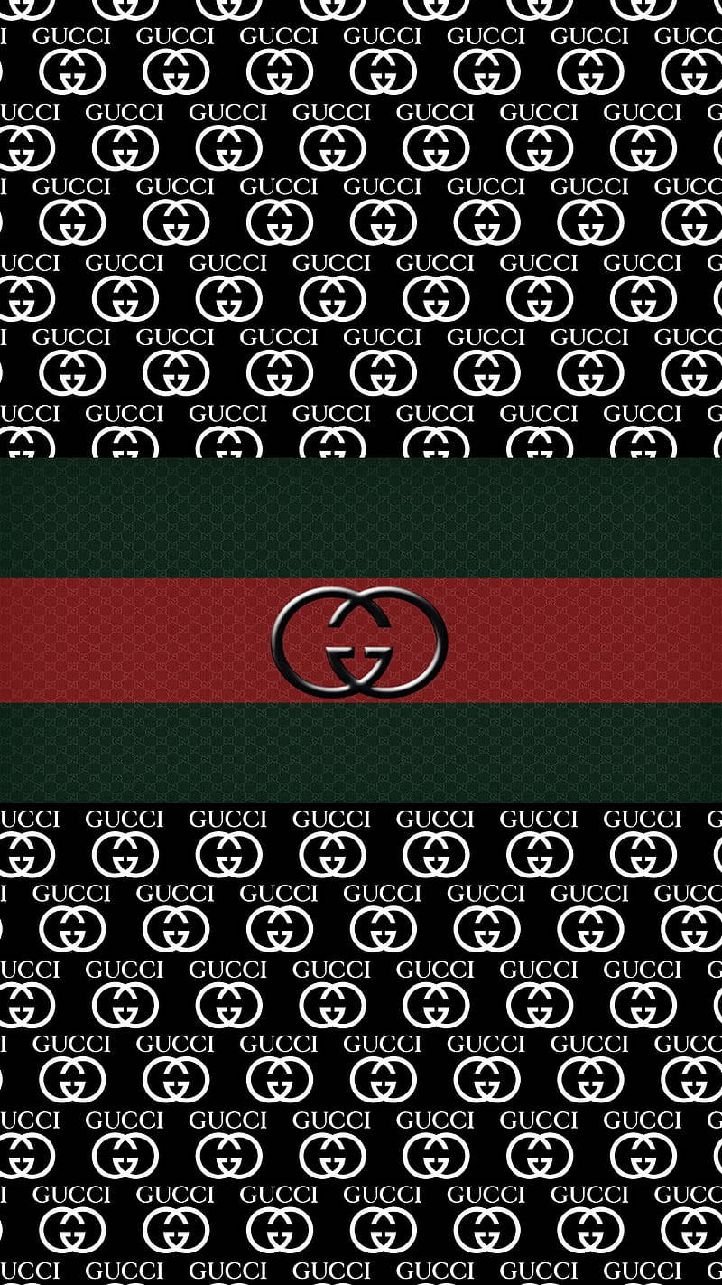 Gucci 桌布 壁紙 — 重複的Gucci標誌圖案，黑白配色，中央有綠色和紅色條紋，並帶有交織的G標誌。