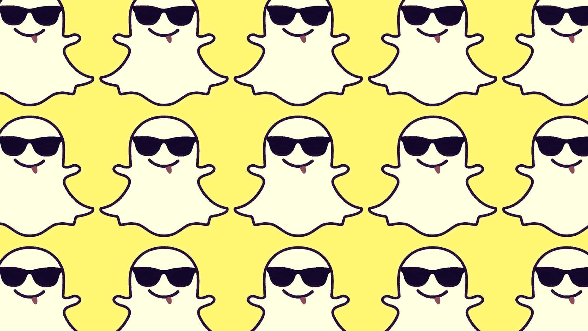 Snapchat 桌布 壁紙 — 重複的卡通鬼魂，戴著黑色太陽眼鏡和粉紅色舌頭，在明亮的黃色背景上。