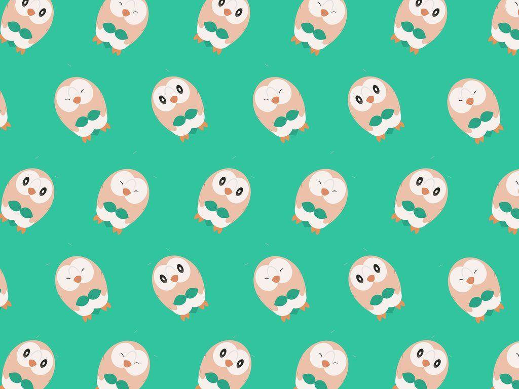 Rowlet 桌布 壁紙 — 重複的可愛卡通貓頭鷹，帶有綠色葉子圖案，在純青色背景上。