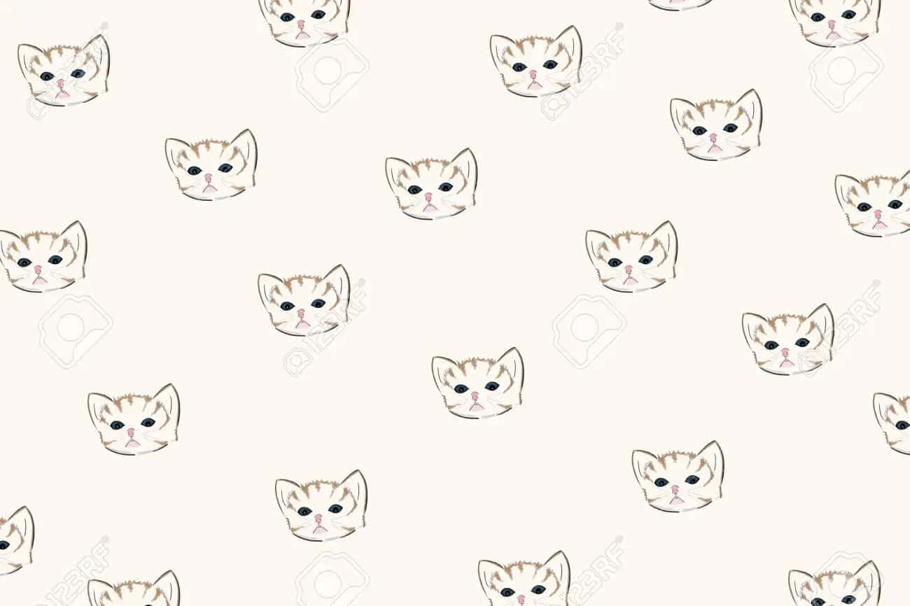 Cute Cat Pattern 桌布 壁紙 — 重複的可愛插圖小貓臉圖案，帶有條紋毛髮，在柔軟的米色背景上。