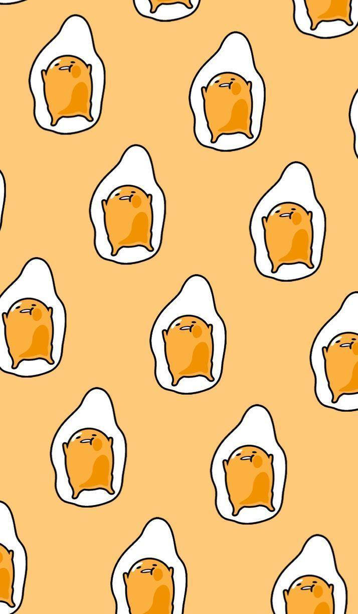 Kawaii iPhone 桌布 壁紙 — 重複的可愛蛋黃哥角色在煎蛋白上休息，背景為溫暖的橙色。