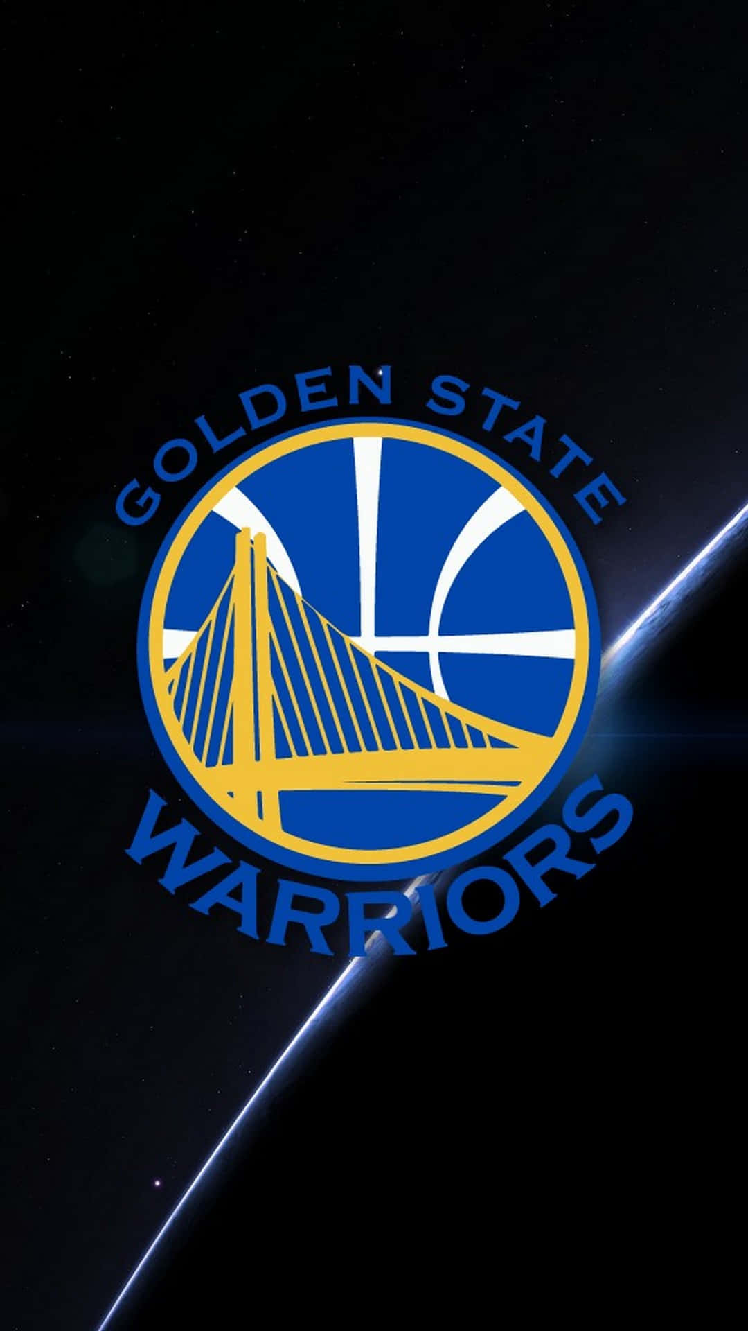 Golden State Warriors Logo 桌布 壁紙 — 金州勇士隊標誌在星空宇宙背景下發出藍色和黃色光芒，並帶有發光的光跡。