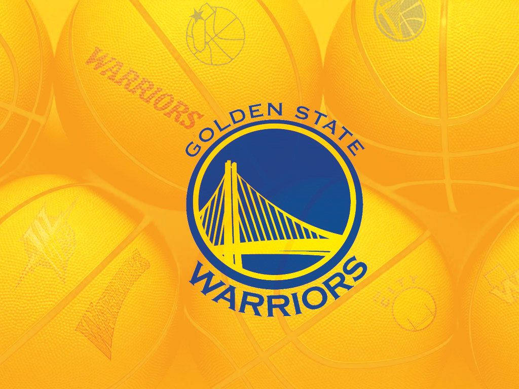 Warriors 桌布 壁紙 — 金州勇士隊標誌居中於充滿活力的黃色籃球背景上，帶有微妙的球隊品牌元素。