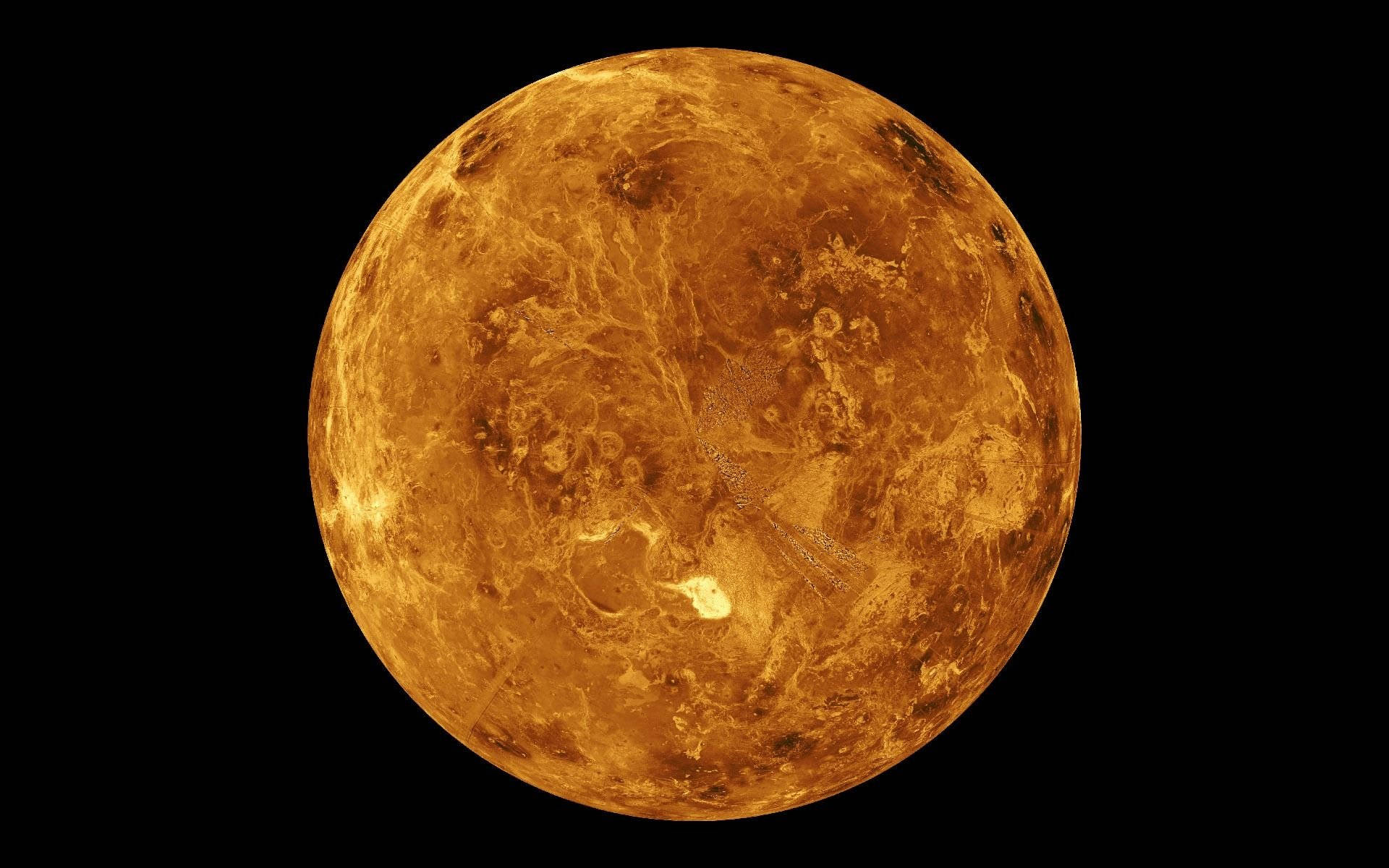 太陽系 桌布 壁紙 — 金星的近距離視圖，在黑色虛空中閃耀著旋轉的金色雲層。