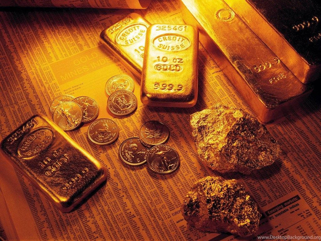 金融 桌布 壁紙 — 金條、金幣和粗糙的金塊在充滿財經頭條的新聞紙上溫暖地閃耀。
