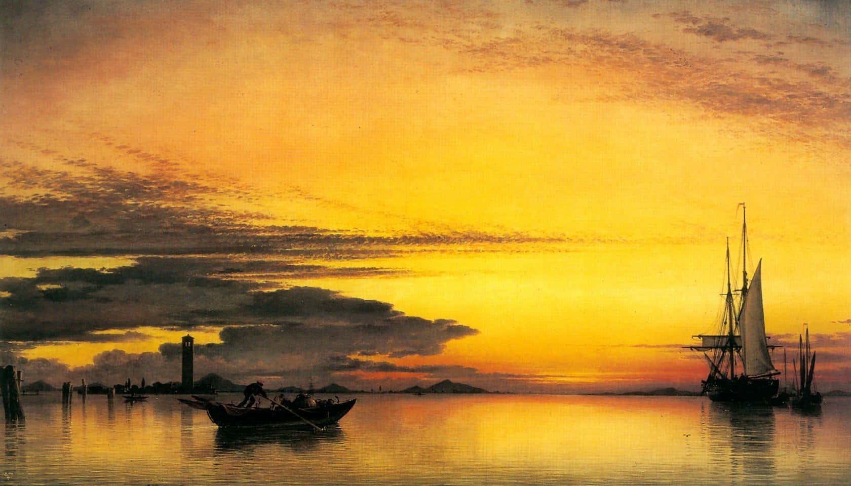 Oil Painting 桌布 壁紙 — 金橙色天空下，平靜水面上有剪影船隻和遠處陸地的寧靜日落。