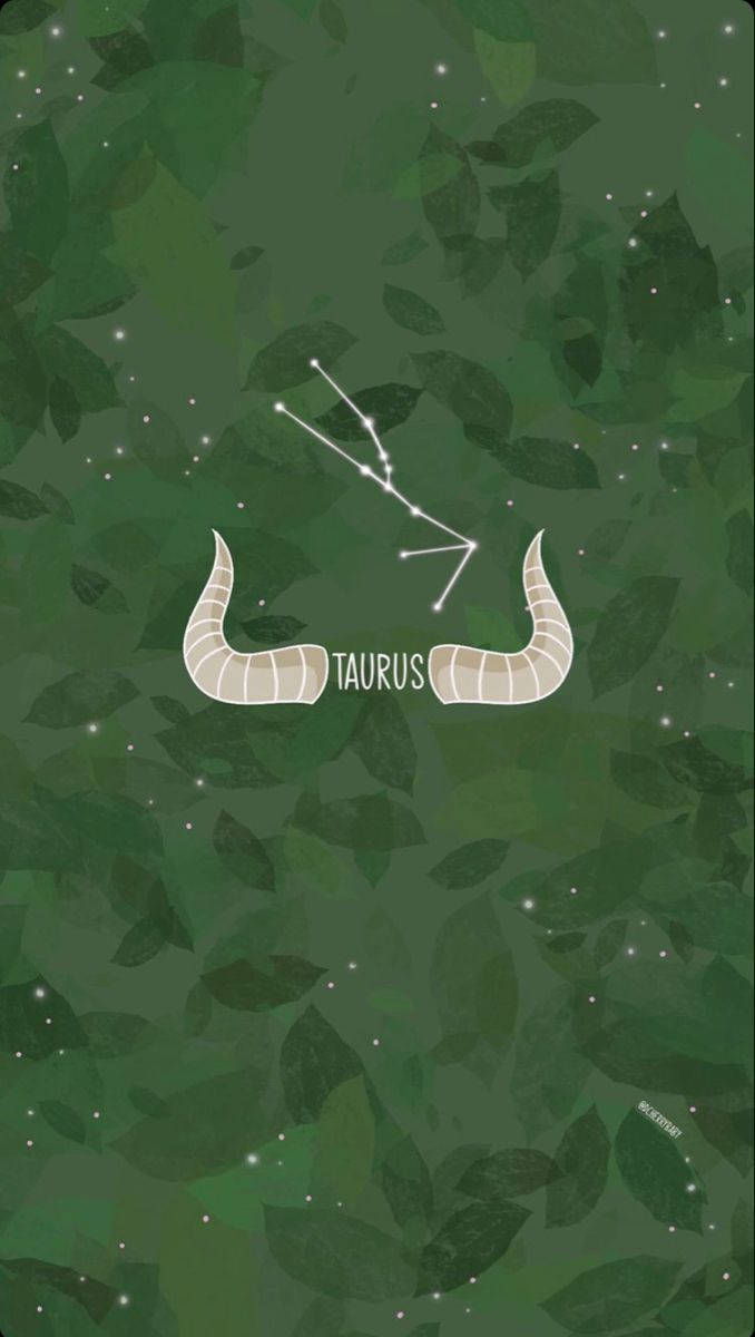 taurus 桌布 壁紙 — 金牛座星座，帶有風格化的角和星星，置於茂盛的綠色葉子背景上。