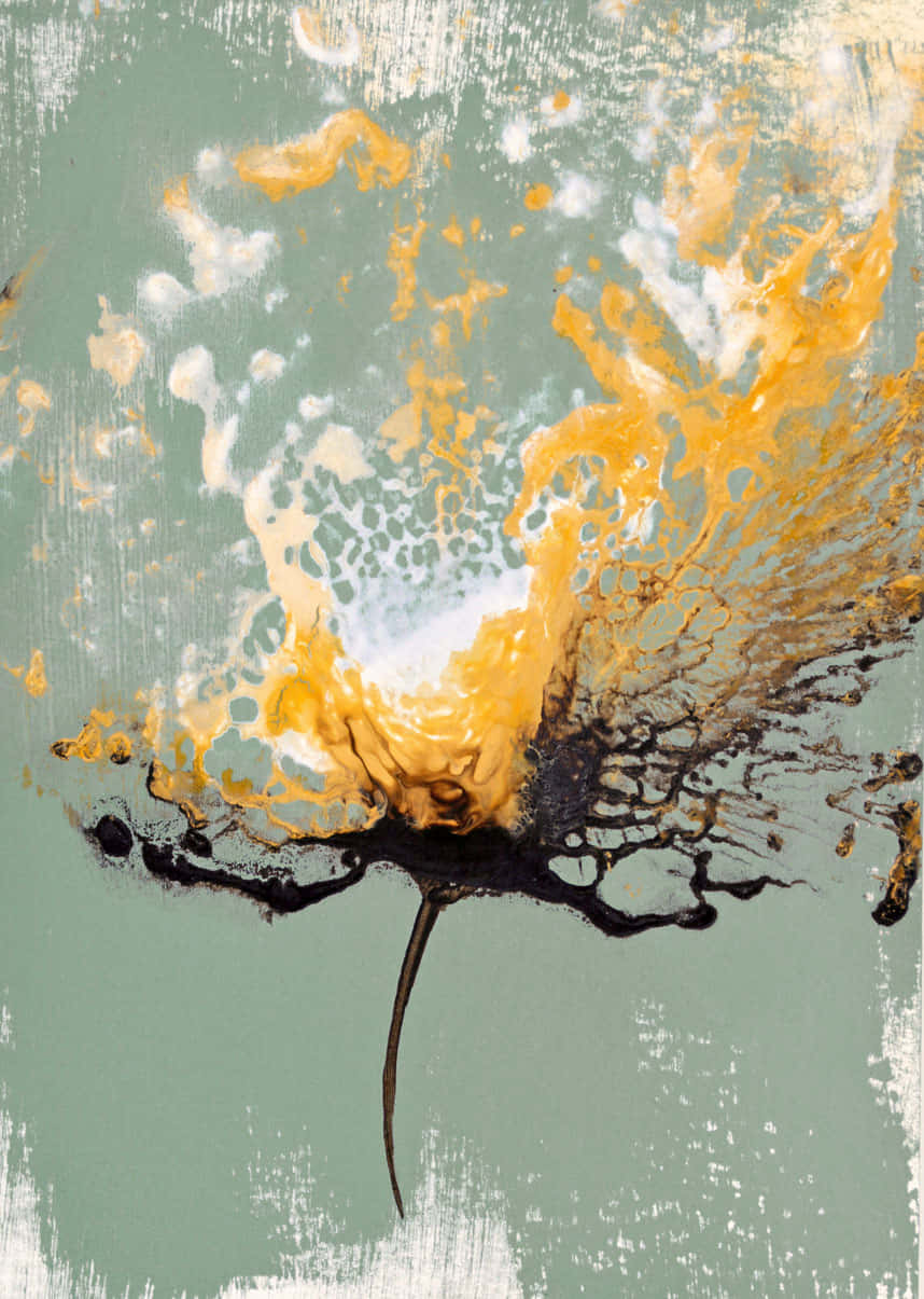 Yellow Art 桌布 壁紙 — 金色、白色和黑色油漆的鮮豔抽象潑濺在帶有紋理的薄荷綠背景上綻放。