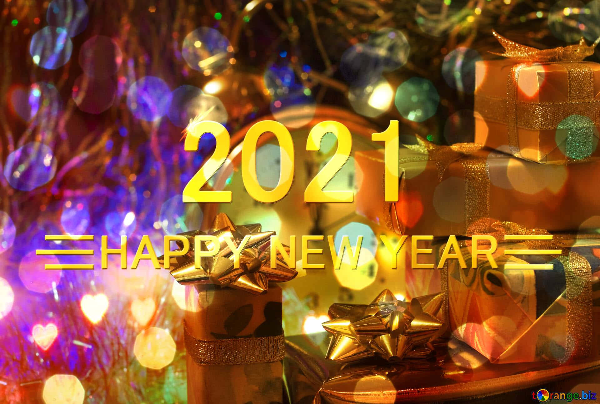gifts 桌布 壁紙 — 金色2021年新年快樂文字在包裝禮物和彩色散景燈光上閃耀。