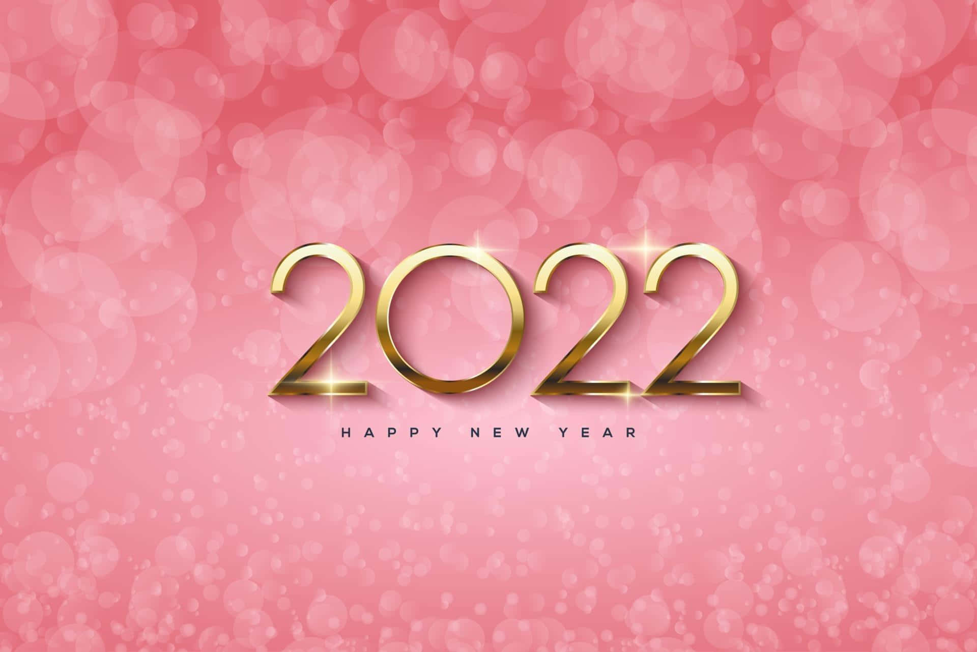 Happy New Year 2022 桌布 壁紙 — 金色2022字樣配以閃爍燈光，在柔和的粉紅色散景背景上慶祝新年。