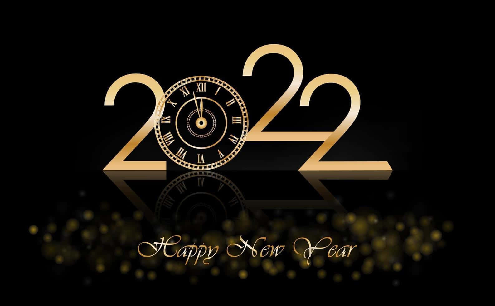 時鐘 桌布 壁紙 — 金色2022數字，中央有鐘面，反射在黑色表面上，帶有閃爍的金色顆粒和下方的「Happy New Year」文字。
