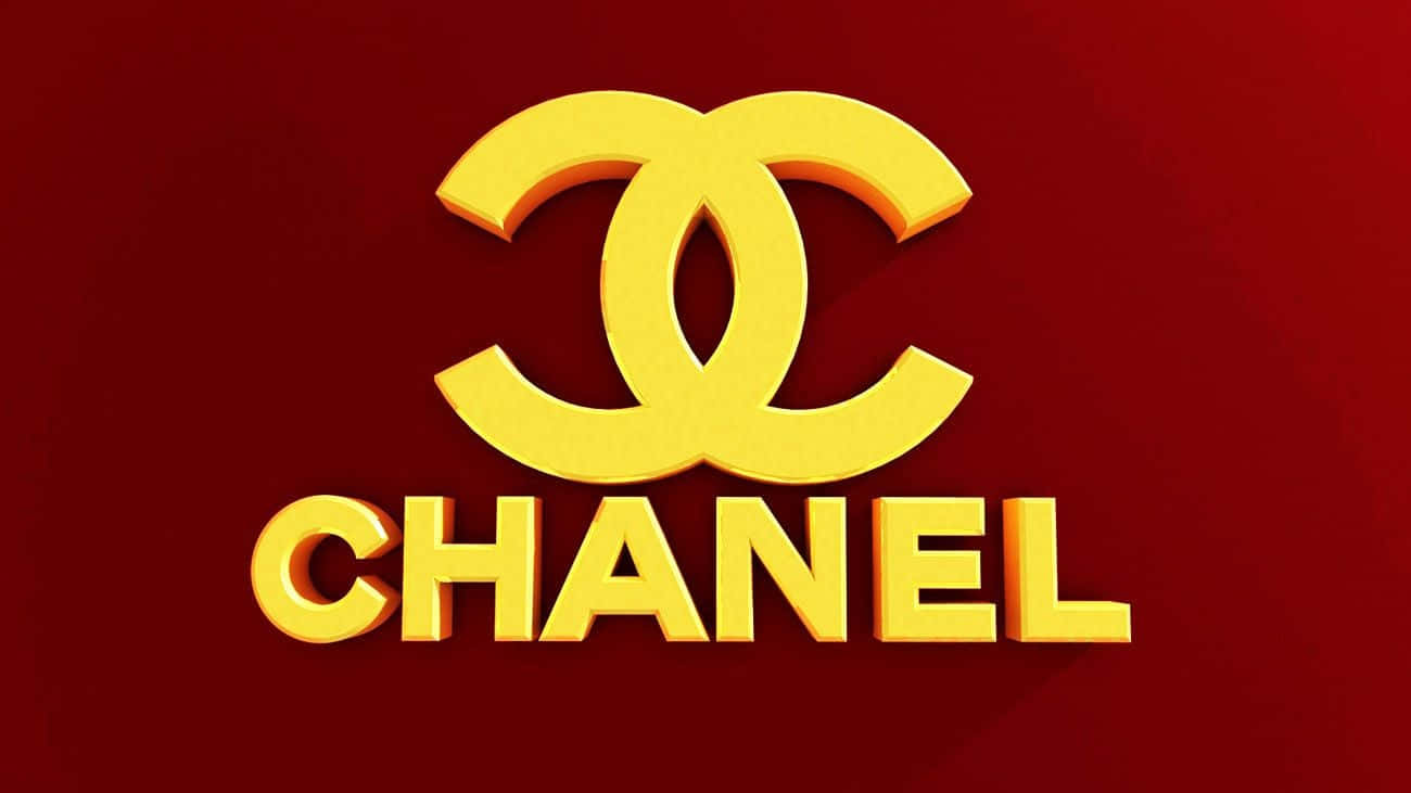 香奈兒標誌 桌布 壁紙 — 金色Chanel標誌，帶有交織的C和品牌名稱，在濃郁的紅色背景上脫穎而出。