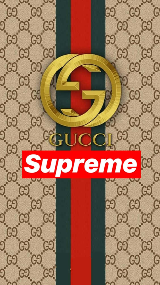 桌布 壁紙 — 金色Gucci標誌在米色GG圖案上的紅綠條紋上方，下方有紅色Supreme盒子。