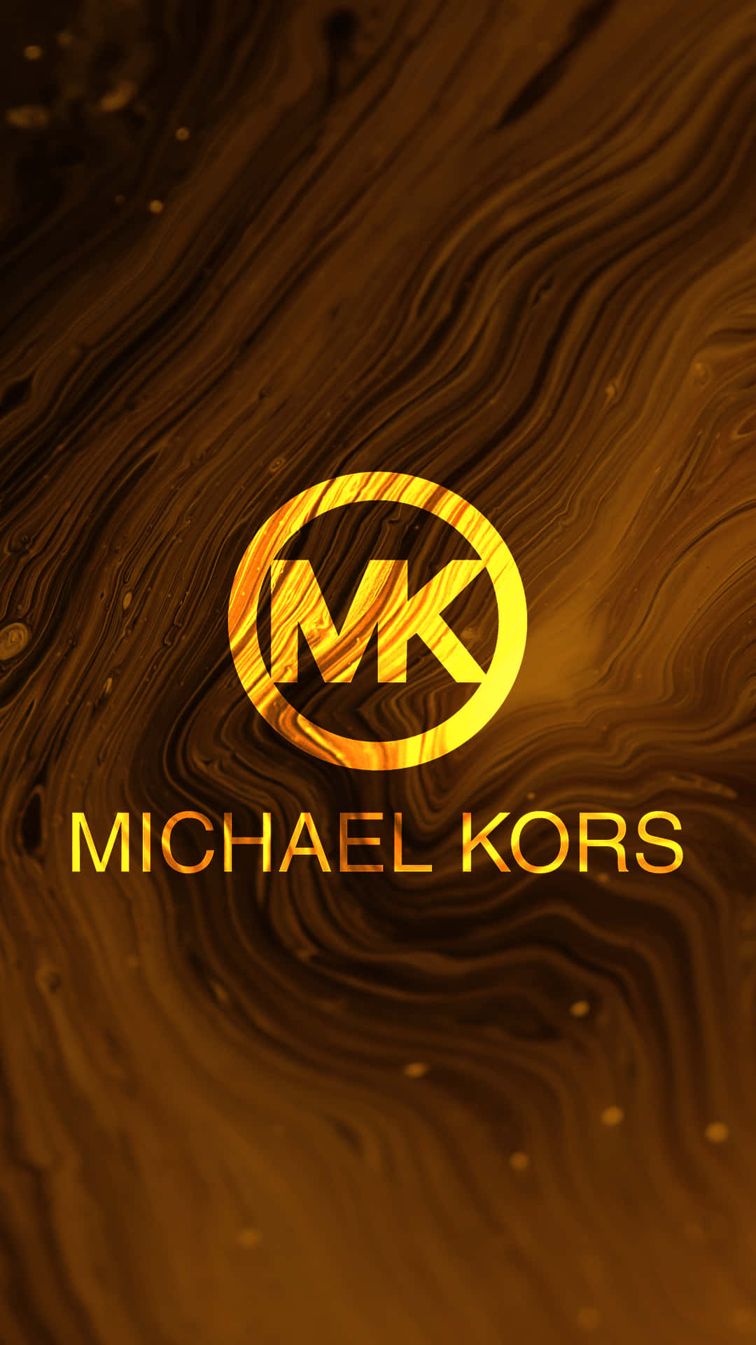 麥可·寇斯 桌布 壁紙 — 金色Michael Kors標誌在旋轉琥珀色大理石背景上閃耀，帶有豐富的木紋質感。
