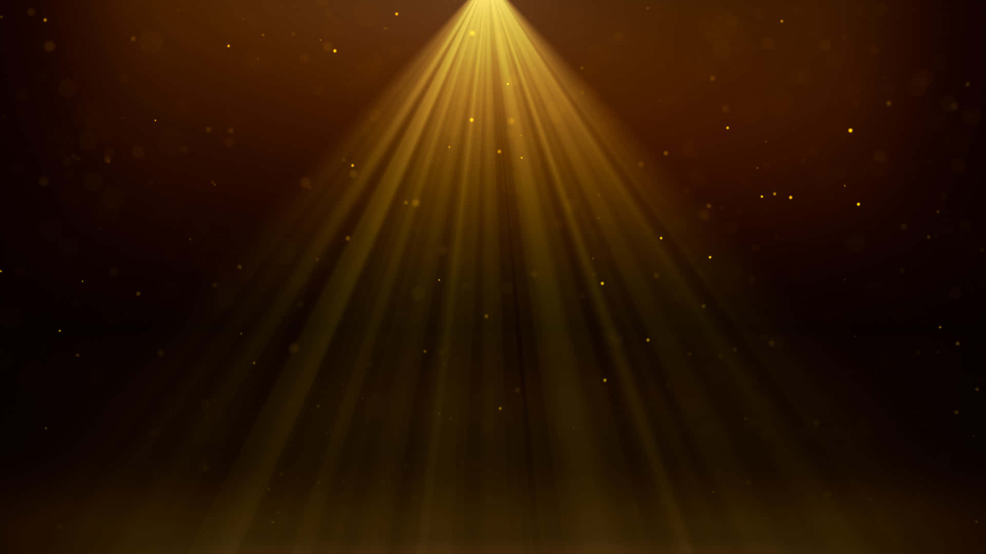 Stage Light 桌布 壁紙 — 金色光線從上方穿透黑暗迷霧，伴隨漂浮粒子，營造出神聖光芒。