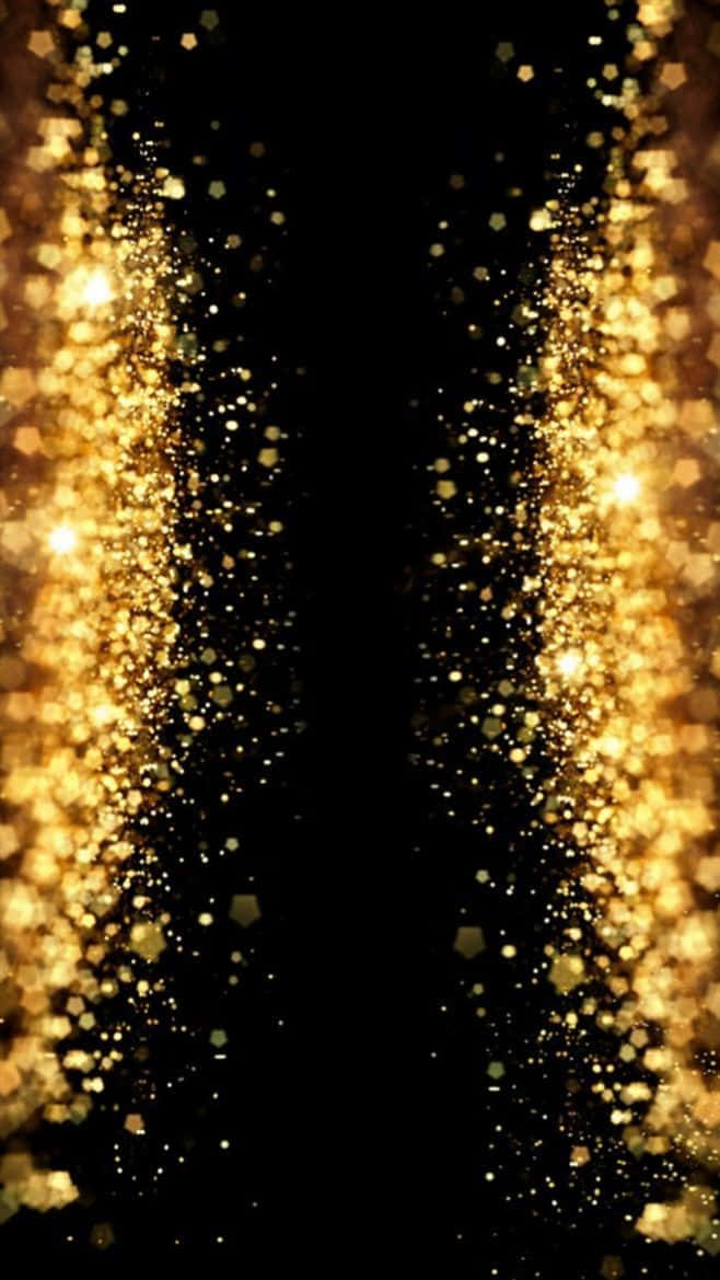 Black And Gold Aesthetic 桌布 壁紙 — 金色六角形亮粉粒子在深黑色背景上垂直傾瀉而下，營造出奢華閃爍效果。
