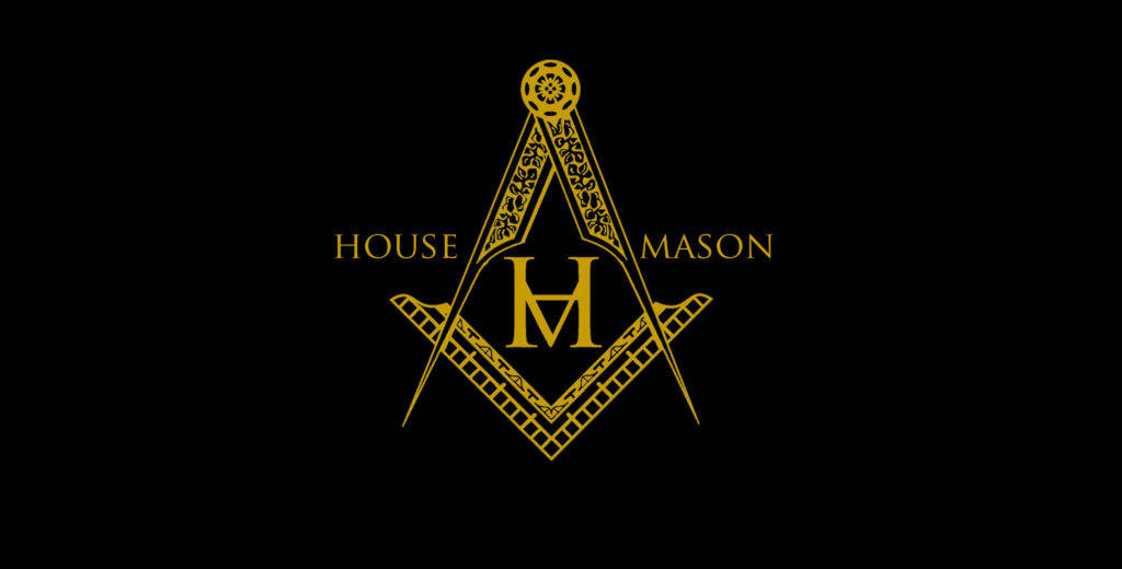Masonic 桌布 壁紙 — 金色共濟會方矩與圓規徽章，帶有字母 M 及文字 house mason，黑色背景。