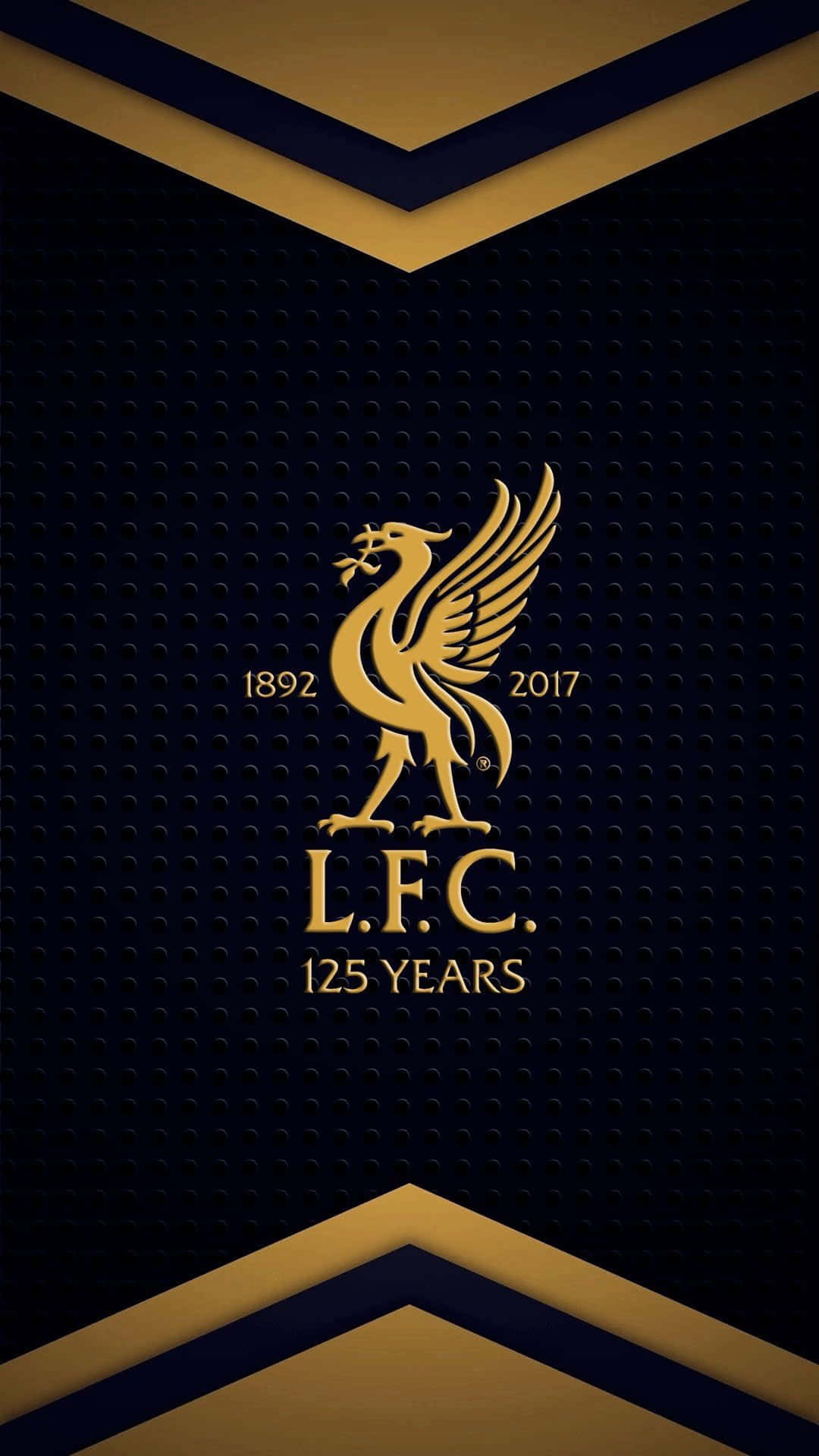 Liverpool Logo 桌布 壁紙 — 金色利物浦足球會徽章慶祝125週年，置於有紋理的深藍色背景上，配以幾何金色點綴。