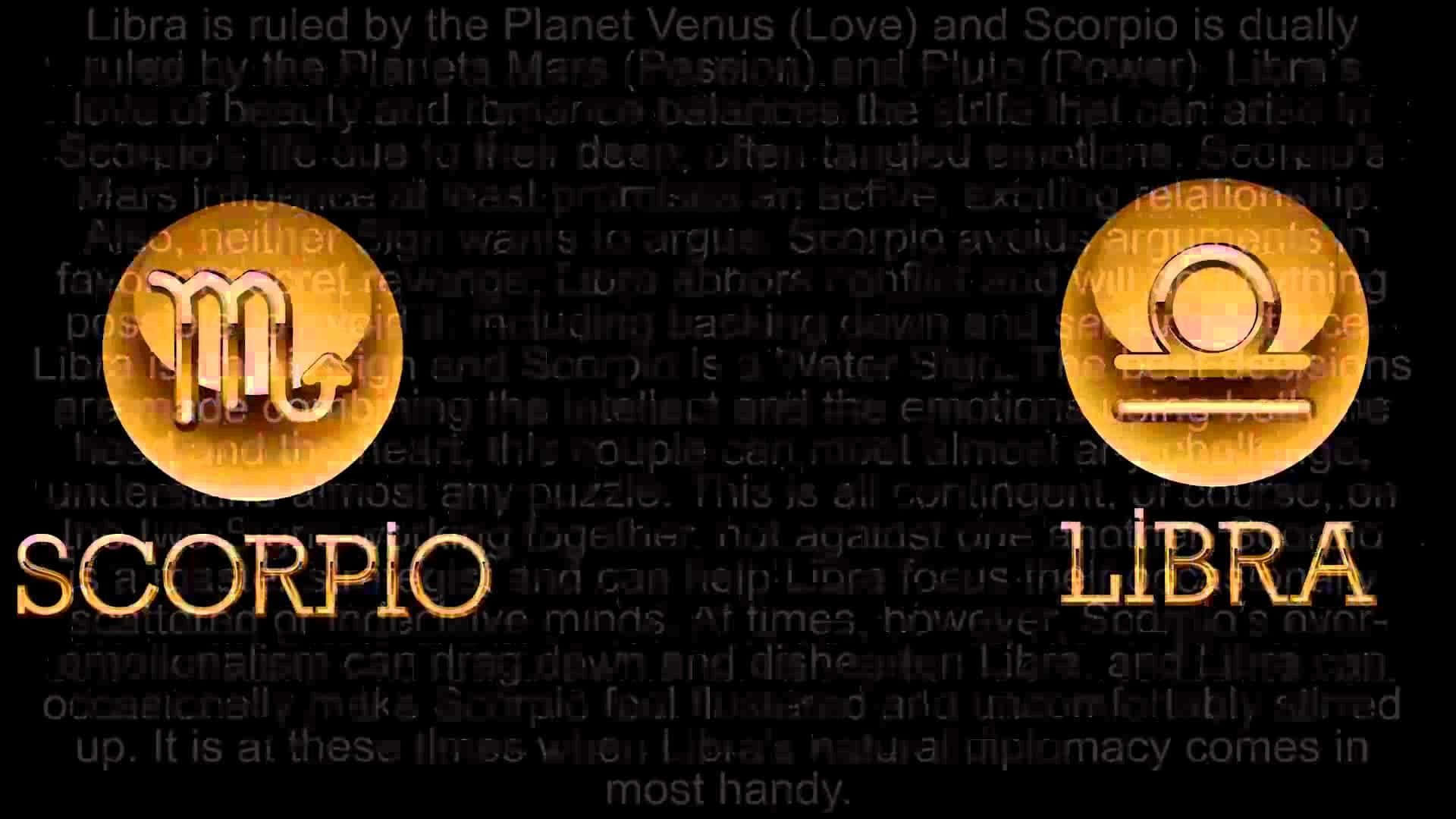 libra 桌布 壁紙 — 金色天蠍座和天秤座的星座符號在充滿占星文字的黑暗背景上發光。