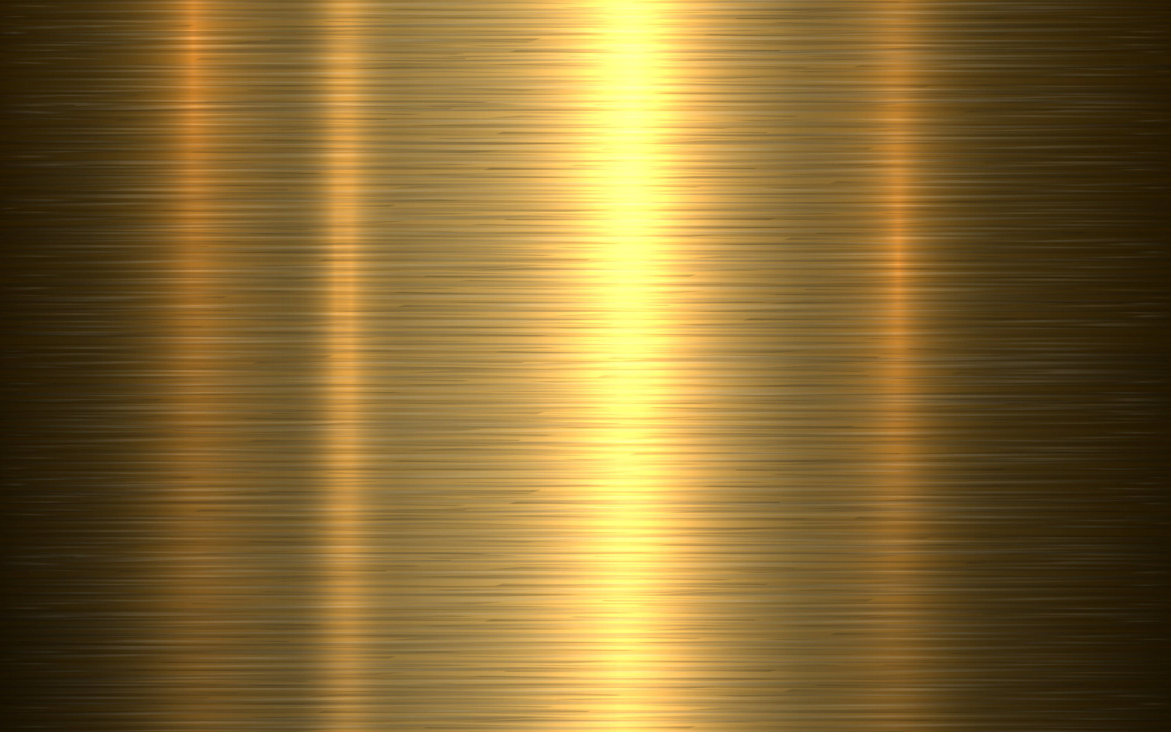 Metallic 桌布 壁紙 — 金色拉絲金屬表面，帶有垂直光條，反射溫暖的環境光暈。