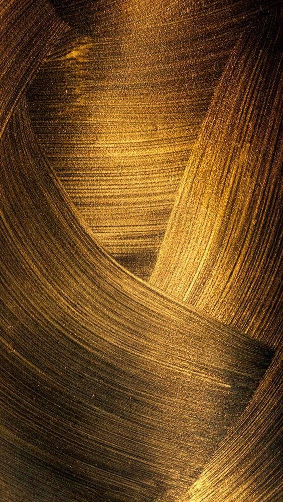 Gold Texture 桌布 壁紙 — 金色拉絲金屬表面，帶有漩渦狀線性紋理和溫暖的金屬高光。