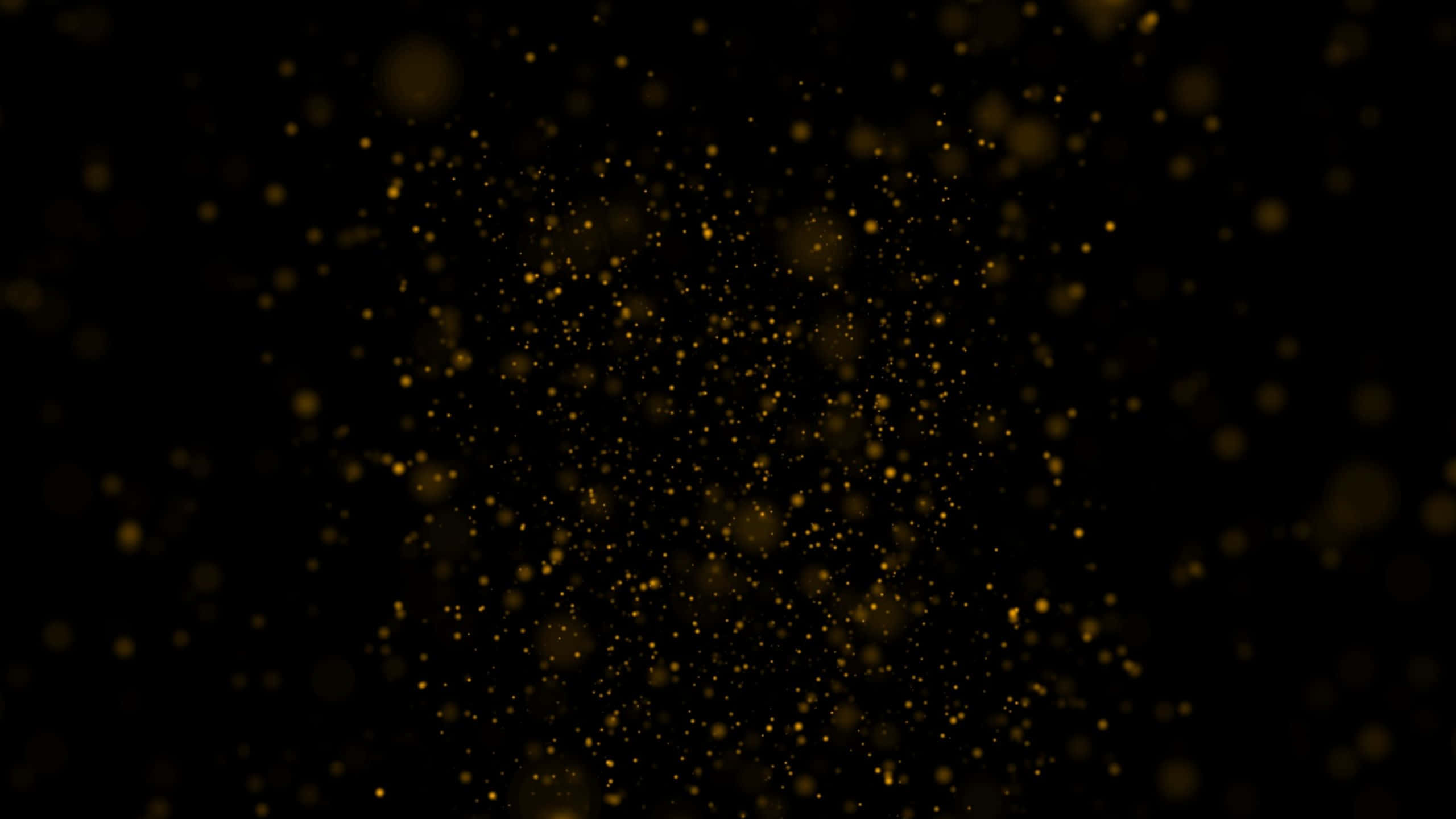 Black And Gold Glitter 桌布 壁紙 — 金色散景粒子在深黑色背景上漂浮，營造出神奇的閃爍效果。