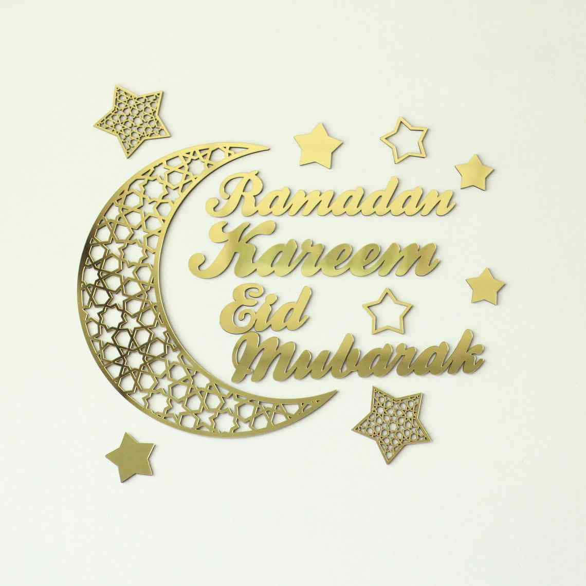 Eid Mubarak 桌布 壁紙 — 金色新月和星星，搭配 'Ramadan Kareem Eid Mubarak' 文字在奶油色背景上。