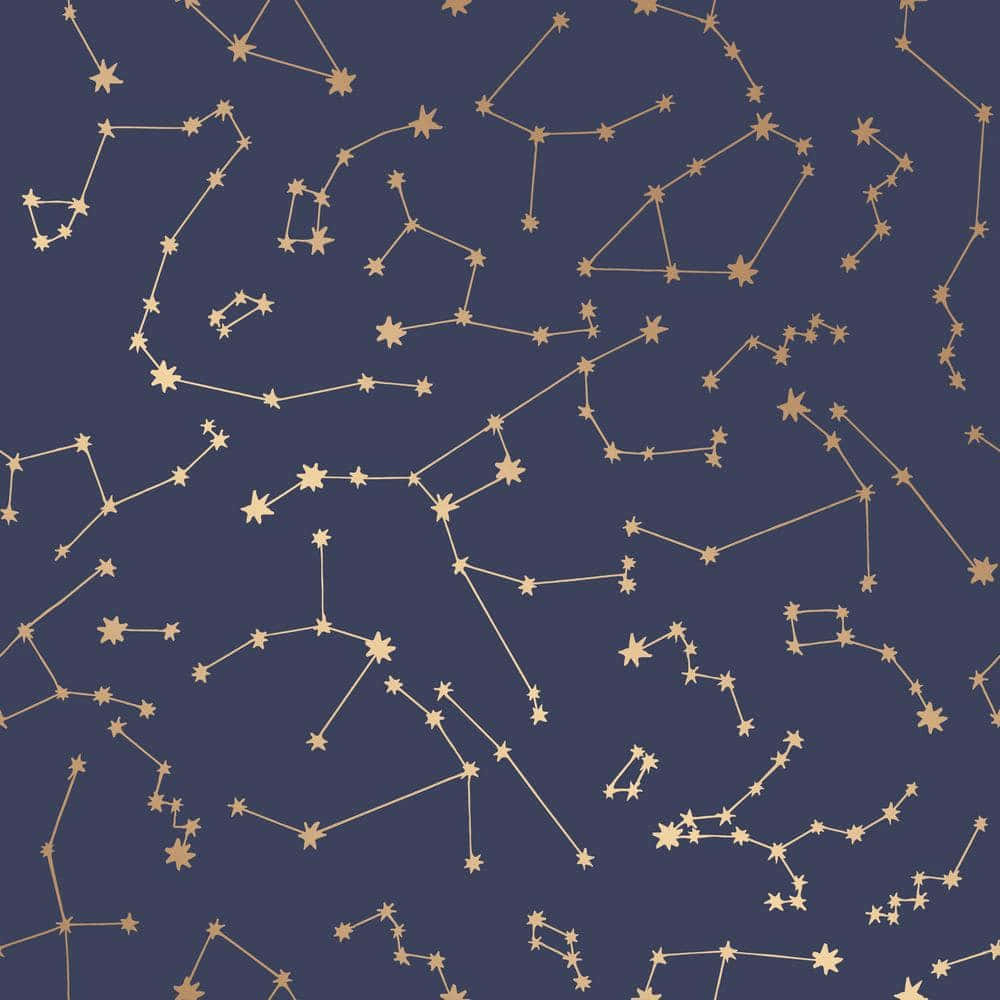 Constellations 桌布 壁紙 — 金色星座圖案在深海軍藍背景上發光，形成無縫的天體設計。