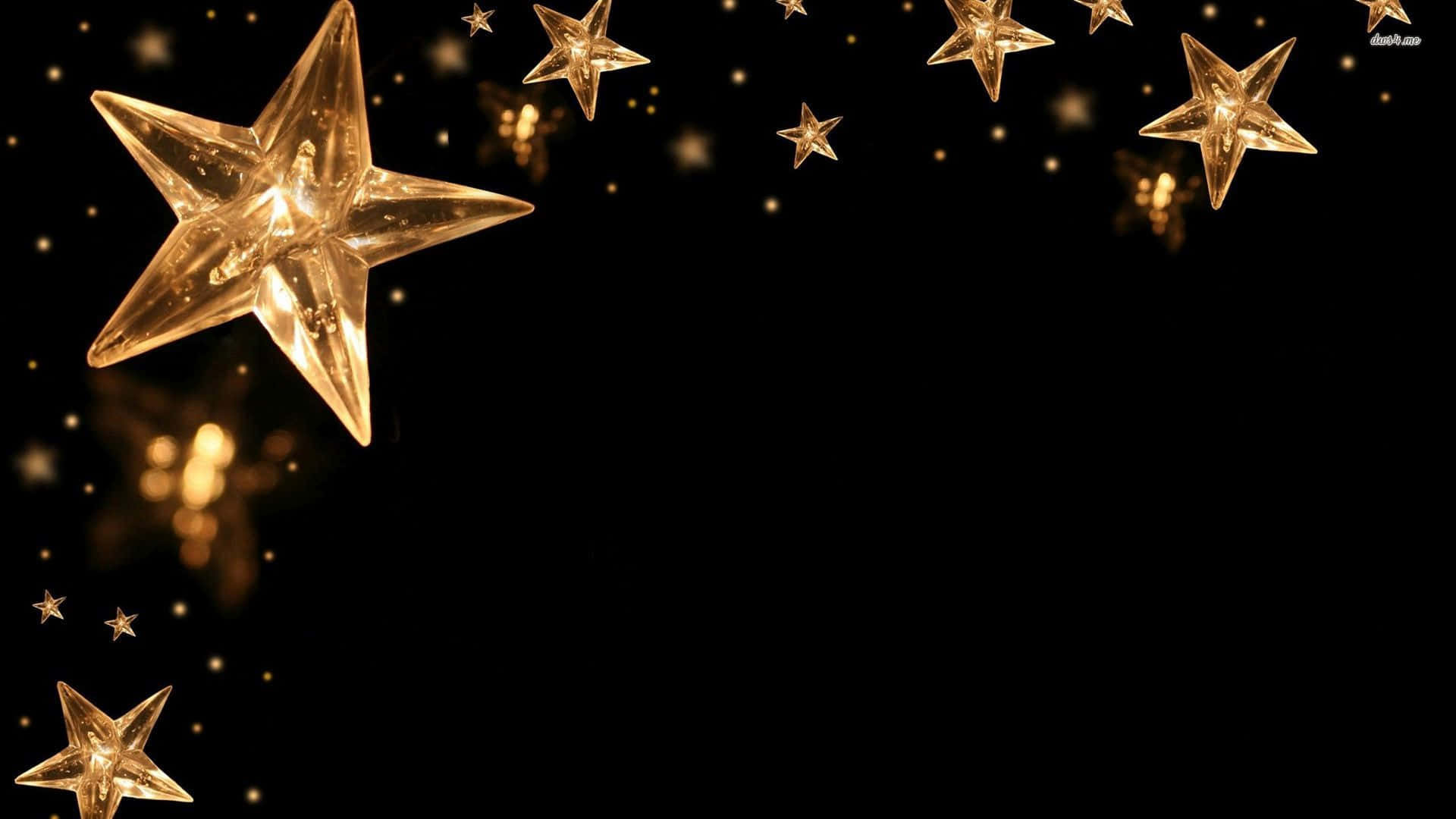 Gold Stars 桌布 壁紙 — 金色星形燈光在深黑色背景上閃爍，營造出節日魔幻氛圍。
