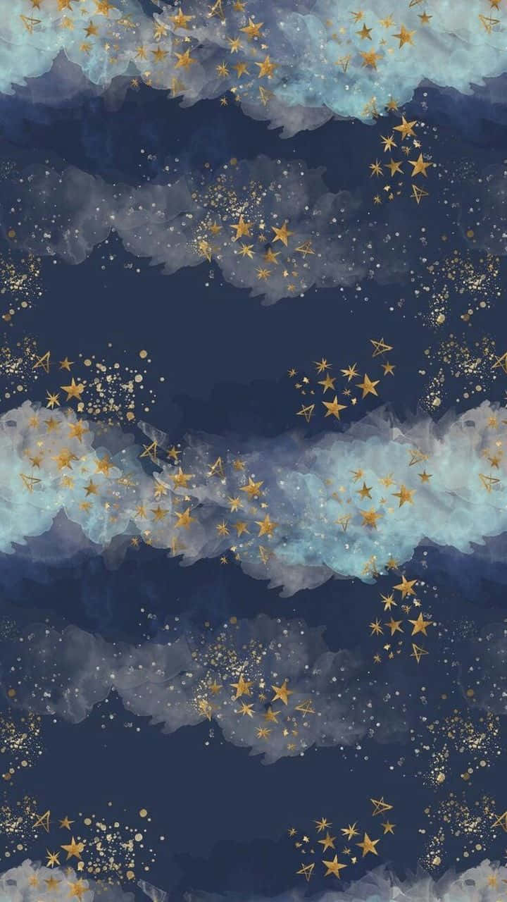 Cute Stars 桌布 壁紙 — 金色星星在夢幻夜空插畫中，透過柔和的藍色和灰色雲朵閃爍。