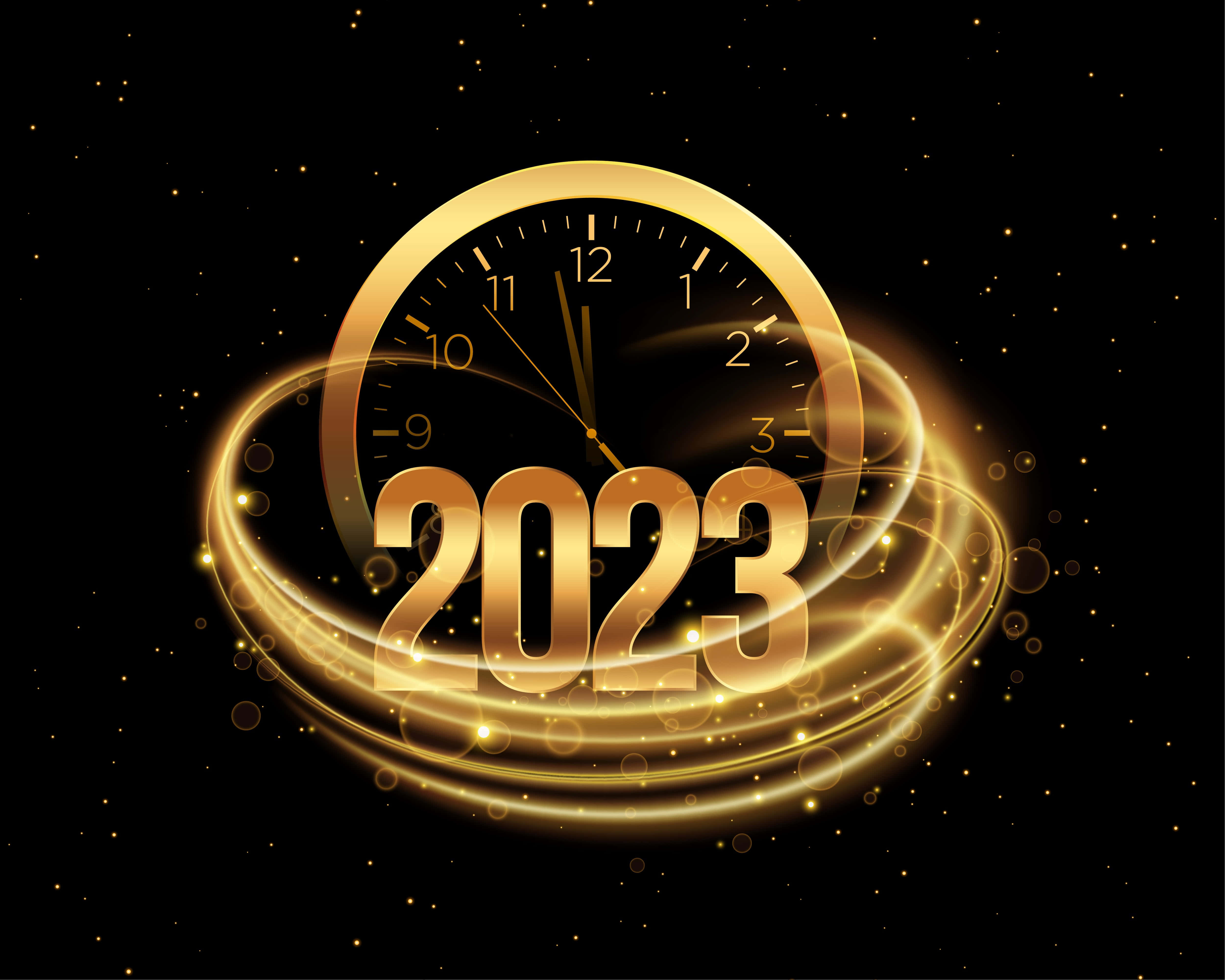 新年 桌布 壁紙 — 金色時鐘面與2023年在星光閃爍的黑色背景上發光，伴隨著旋轉的光軌。