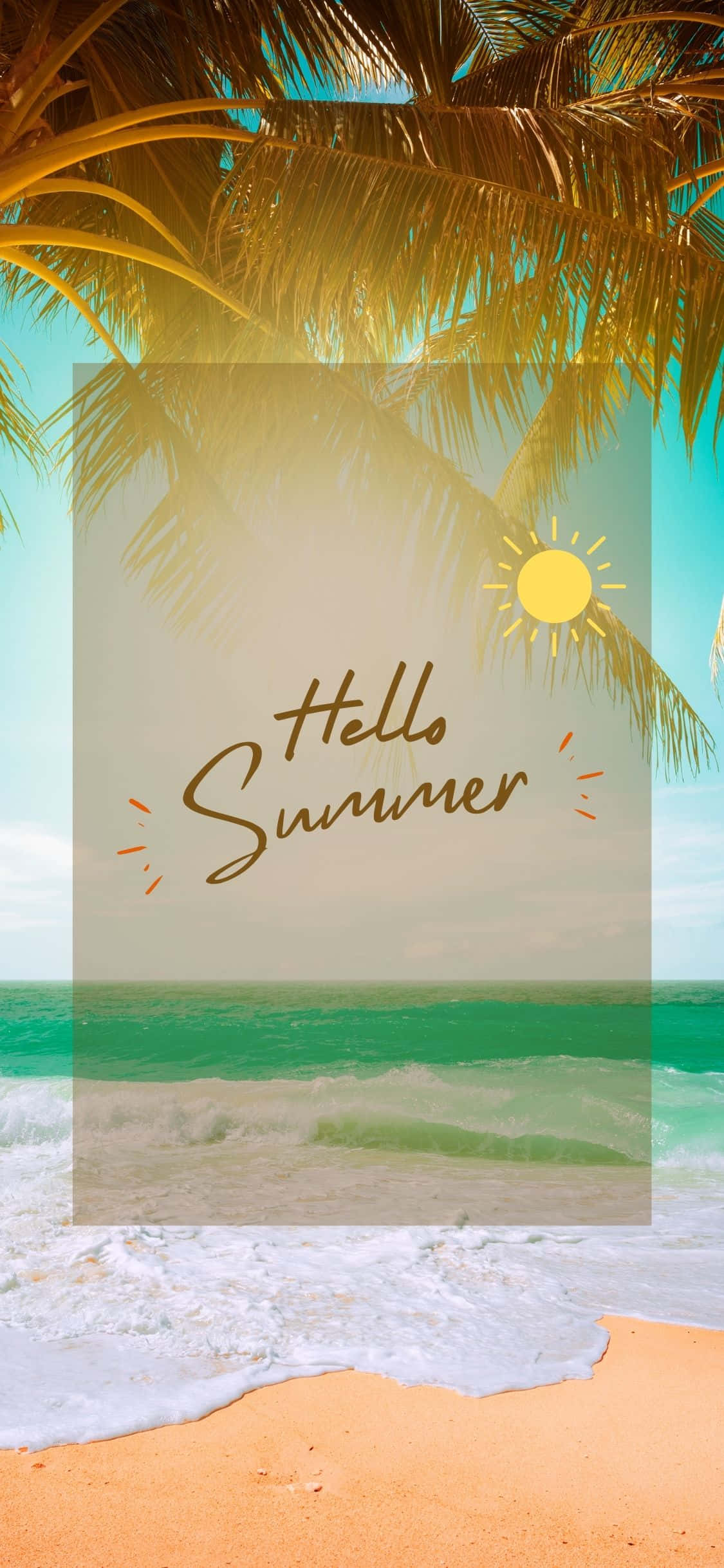 Hello Summer 桌布 壁紙 — 金色棕櫚葉框住陽光下的藍綠色海洋，並疊加 'Hello Summer' 文字。